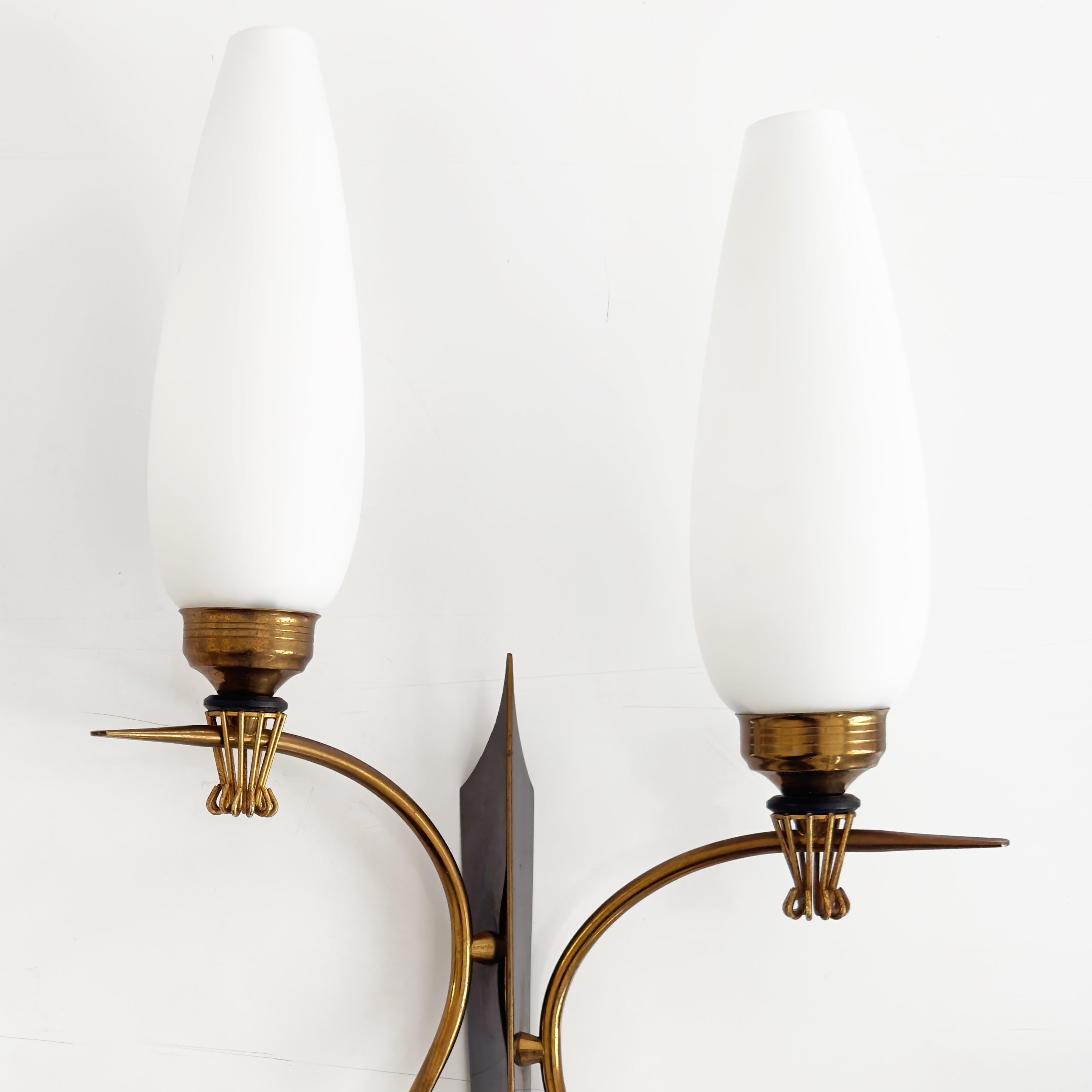20th Century Pair of Wall Lamps by Maison Arlus in Gilded Brass & Opaline, 1960s In Good Condition For Sale In London, GB