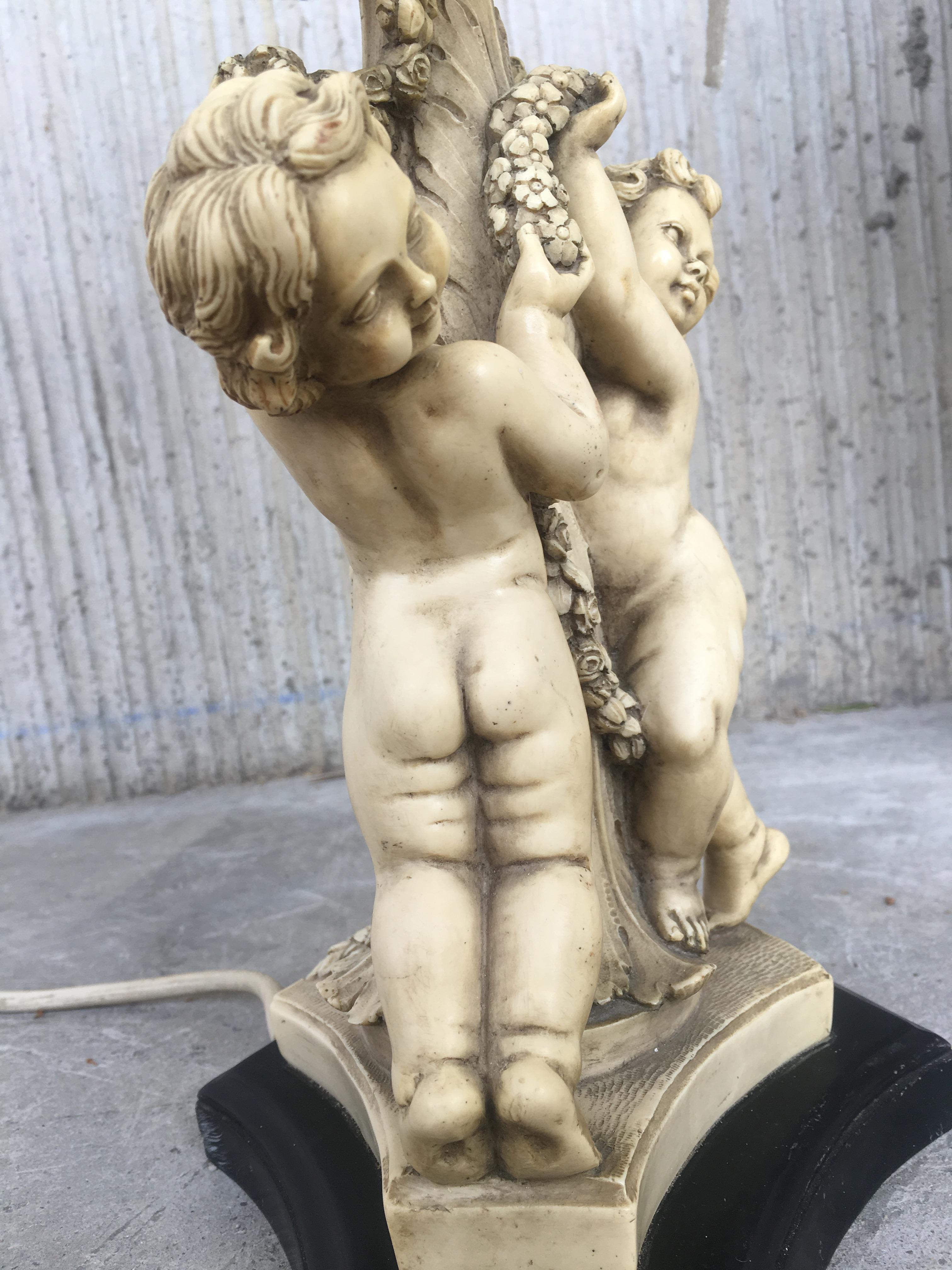 20th Century Pair of White Resin Cherub Lamps on Wooden Bases by G. Ruggeri 3