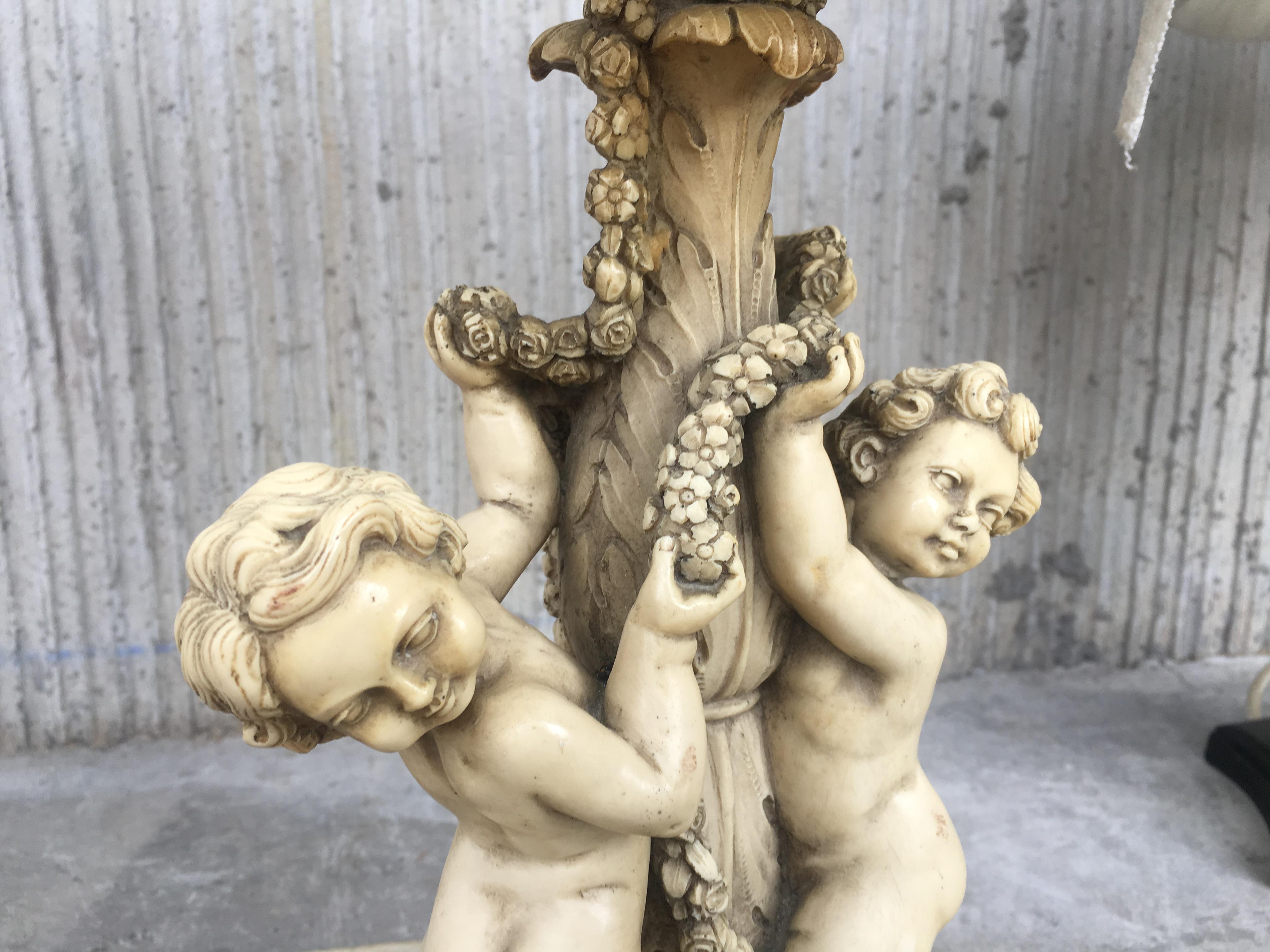 20th Century Pair of White Resin Cherub Lamps on Wooden Bases by G. Ruggeri For Sale 4