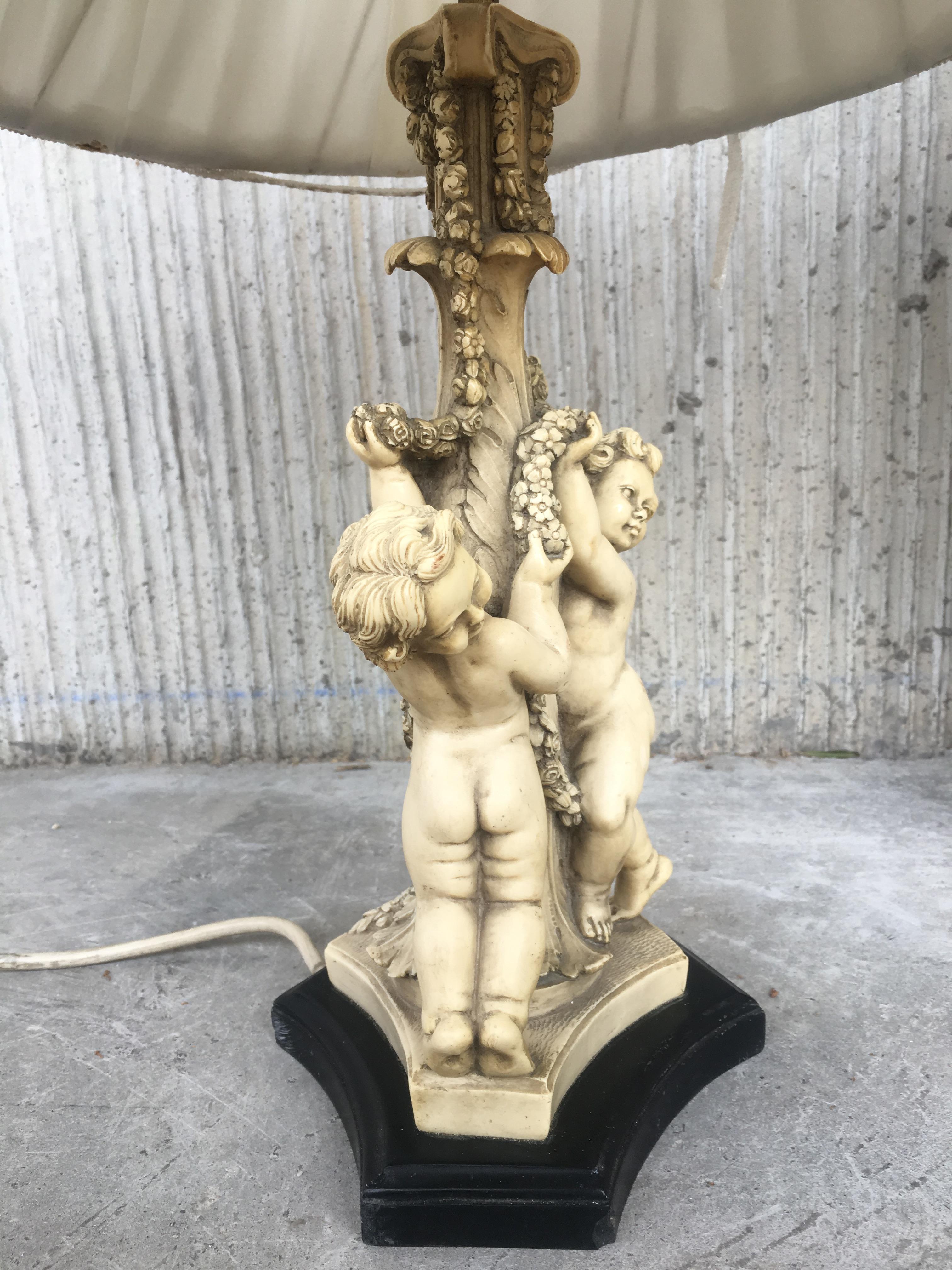 Italian 20th Century Pair of White Resin Cherub Lamps on Wooden Bases by G. Ruggeri For Sale