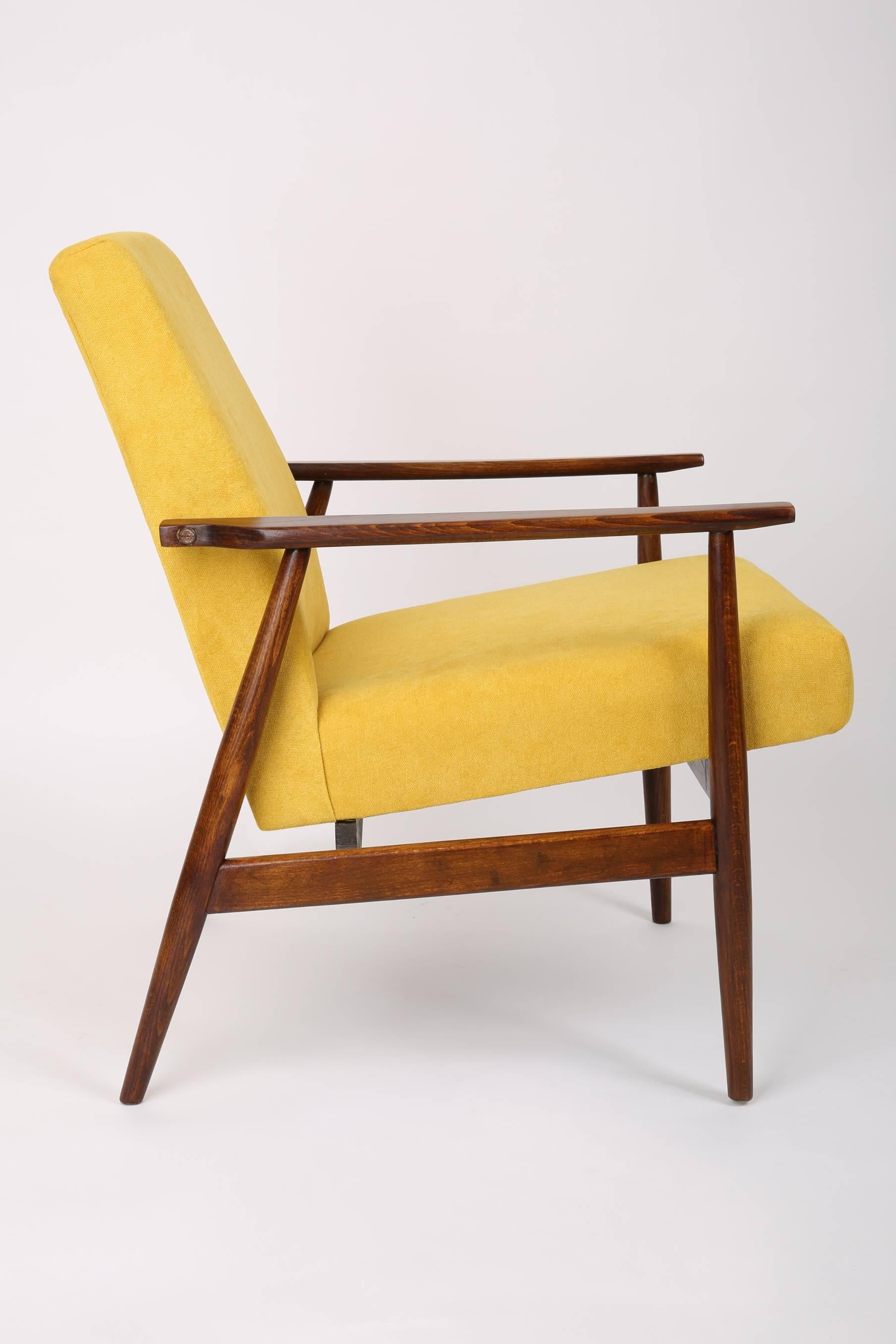 Fait main Paire de fauteuils en dante jaune du milieu du siècle dernier, H. Lis, Europe, années 1960. en vente