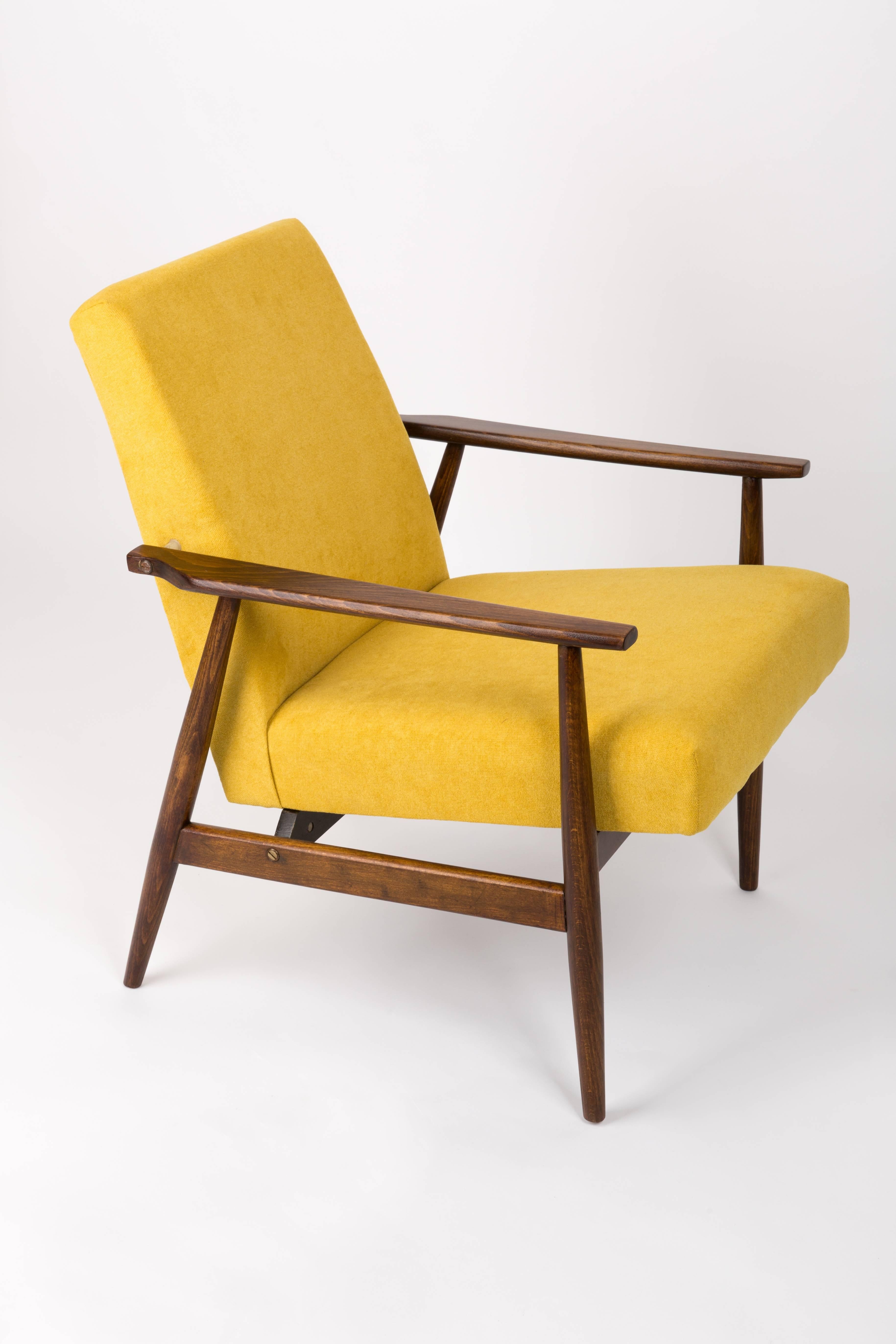 Paire de fauteuils en dante jaune du milieu du siècle dernier, H. Lis, Europe, années 1960. Excellent état - En vente à 05-080 Hornowek, PL