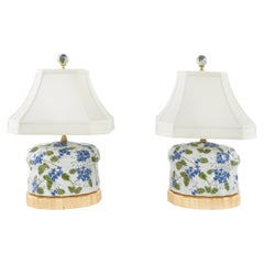 Coppia di lampade con base in porcellana e legno dorato del XX secolo