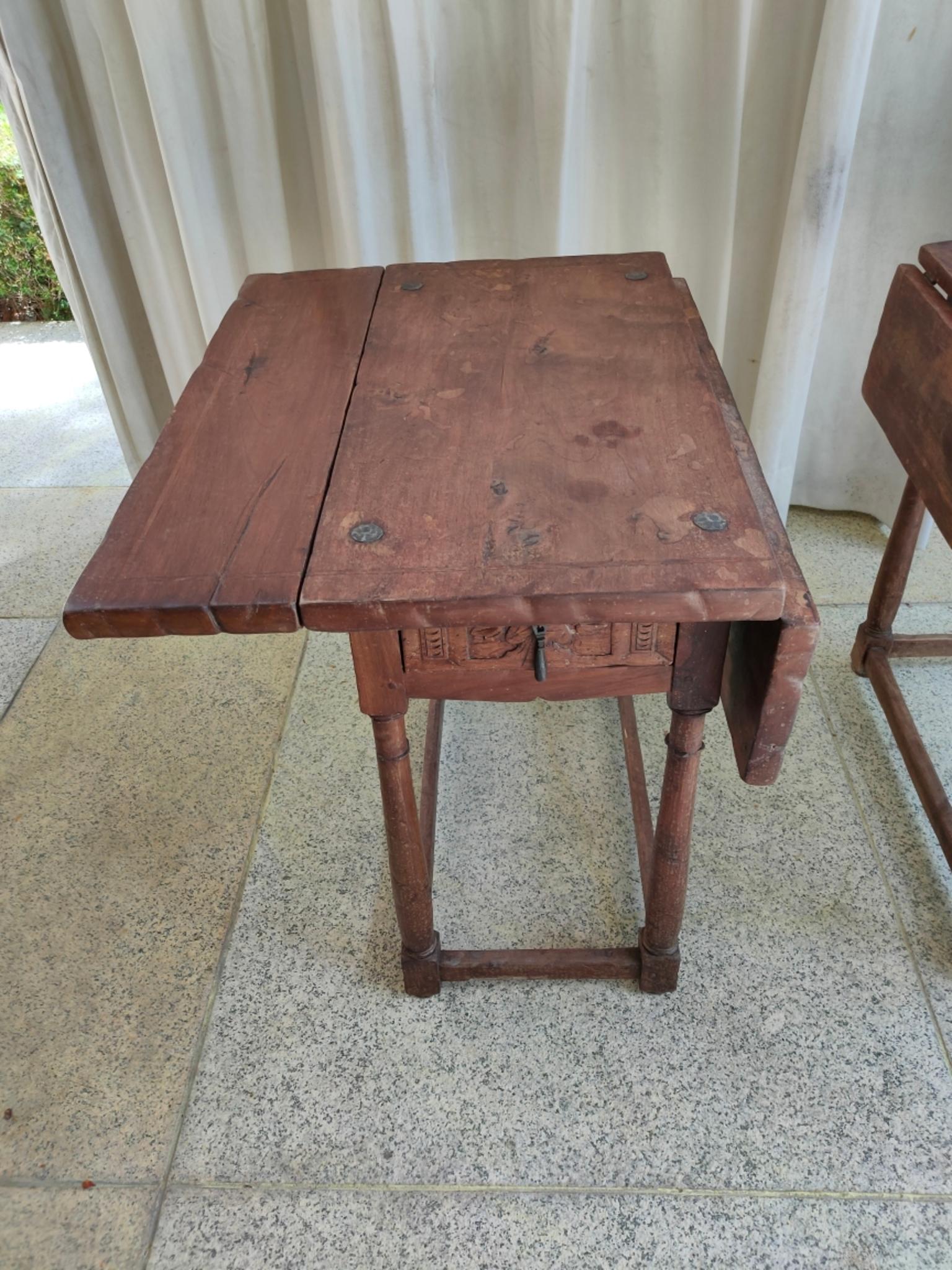 20th Century Pair Spanish Walnut Extending Side Tables with Drawer In Good Condition In Madrid, ES