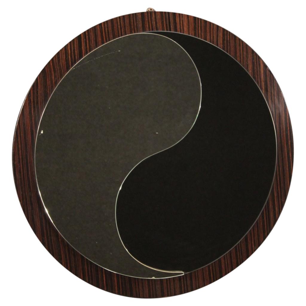 Espejo redondo de diseño italiano en madera de palisandro del siglo XX, 1970