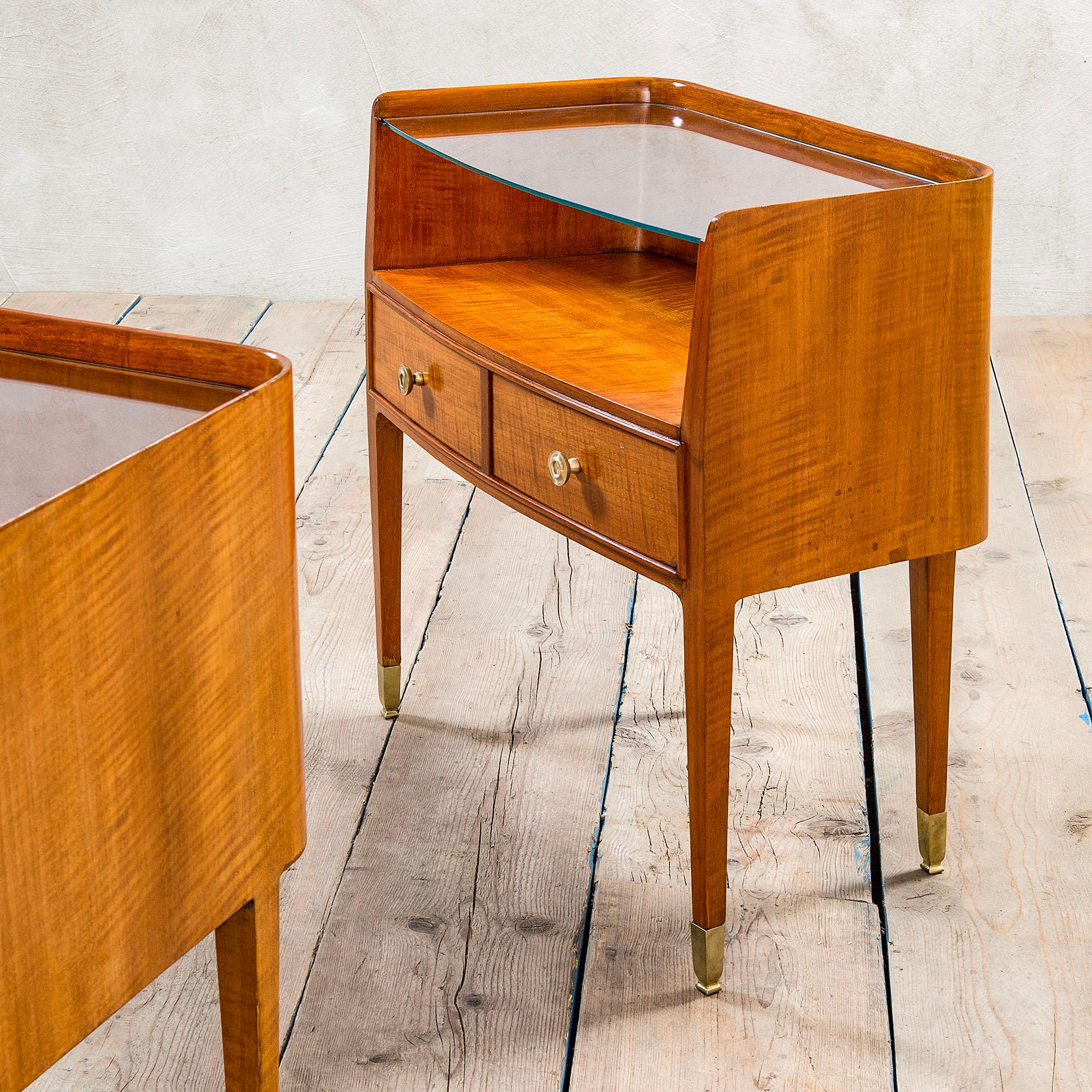 italien Paire de tables de nuit en bois Paolo Buffa du 20ème siècle pour Serafino Arrighi, années 50 en vente