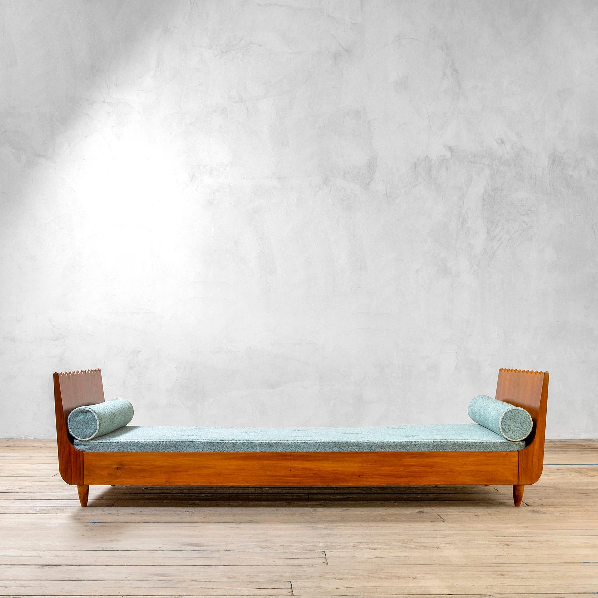 Italian 20th Century Paolo Buffa Wooden Daybed with Mattress for Serafino Arrighi, 1940s For Sale