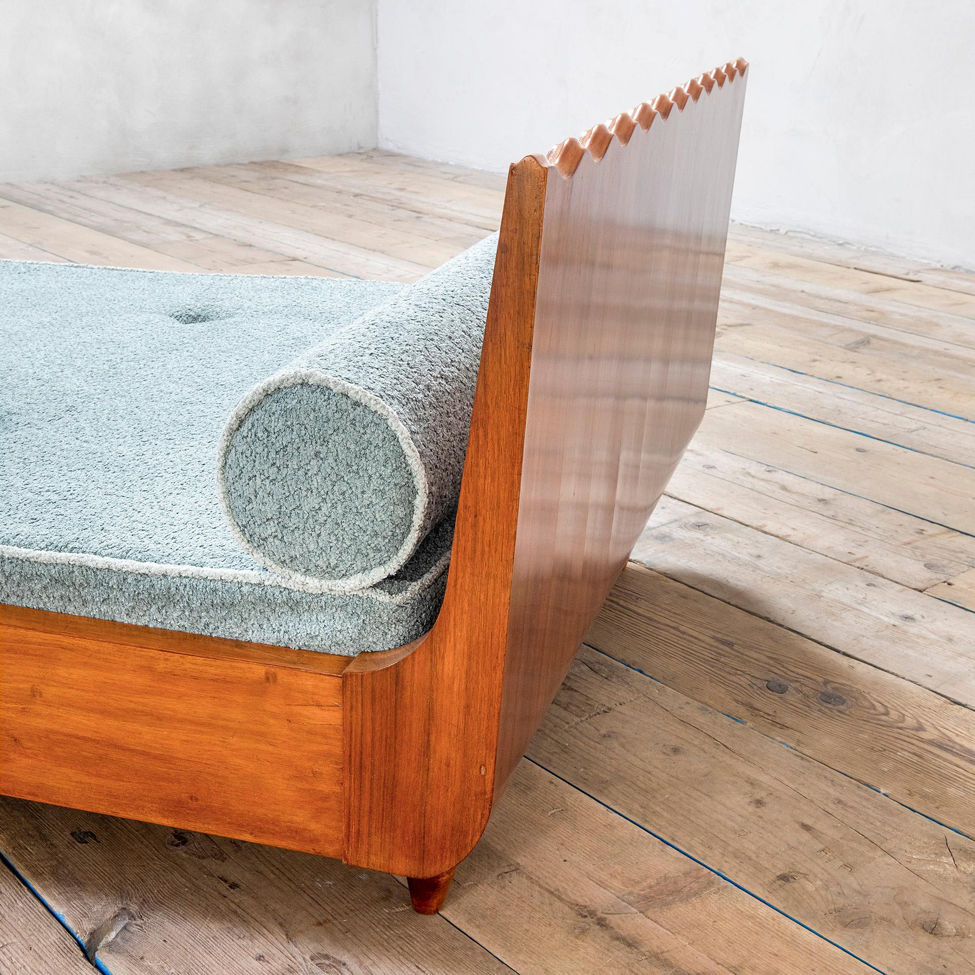Paolo Buffa Holz-Tagesbett mit Matratte aus dem 20. Jahrhundert für Serafino Arrighi, 40er Jahre (Mitte des 20. Jahrhunderts) im Angebot