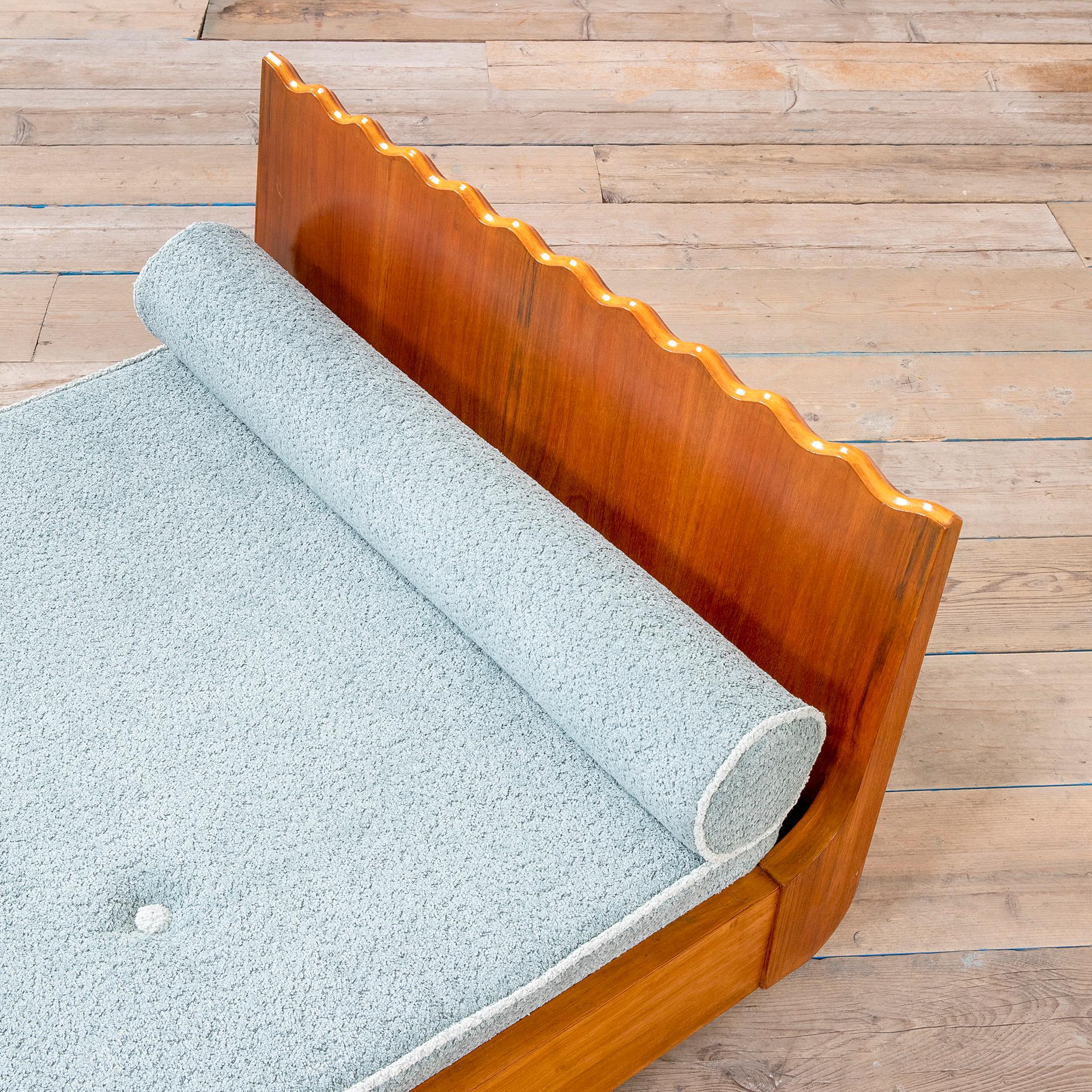 Paolo Buffa Holz-Tagesbett mit Matratte aus dem 20. Jahrhundert für Serafino Arrighi, 40er Jahre im Angebot 1