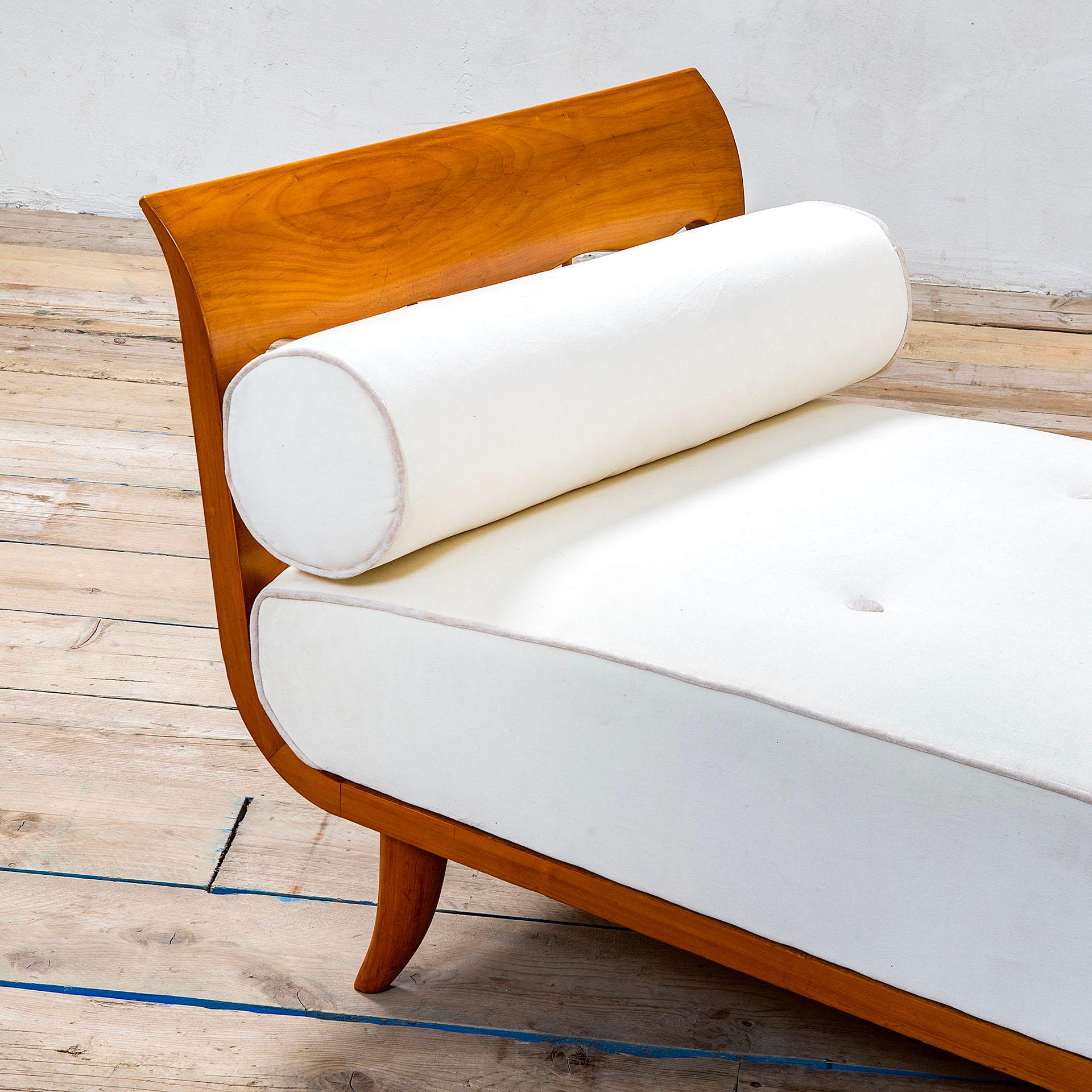 Italian 20th Century Paolo Buffa Wooden Daybed with White Mattress for Lietti, 1950s For Sale