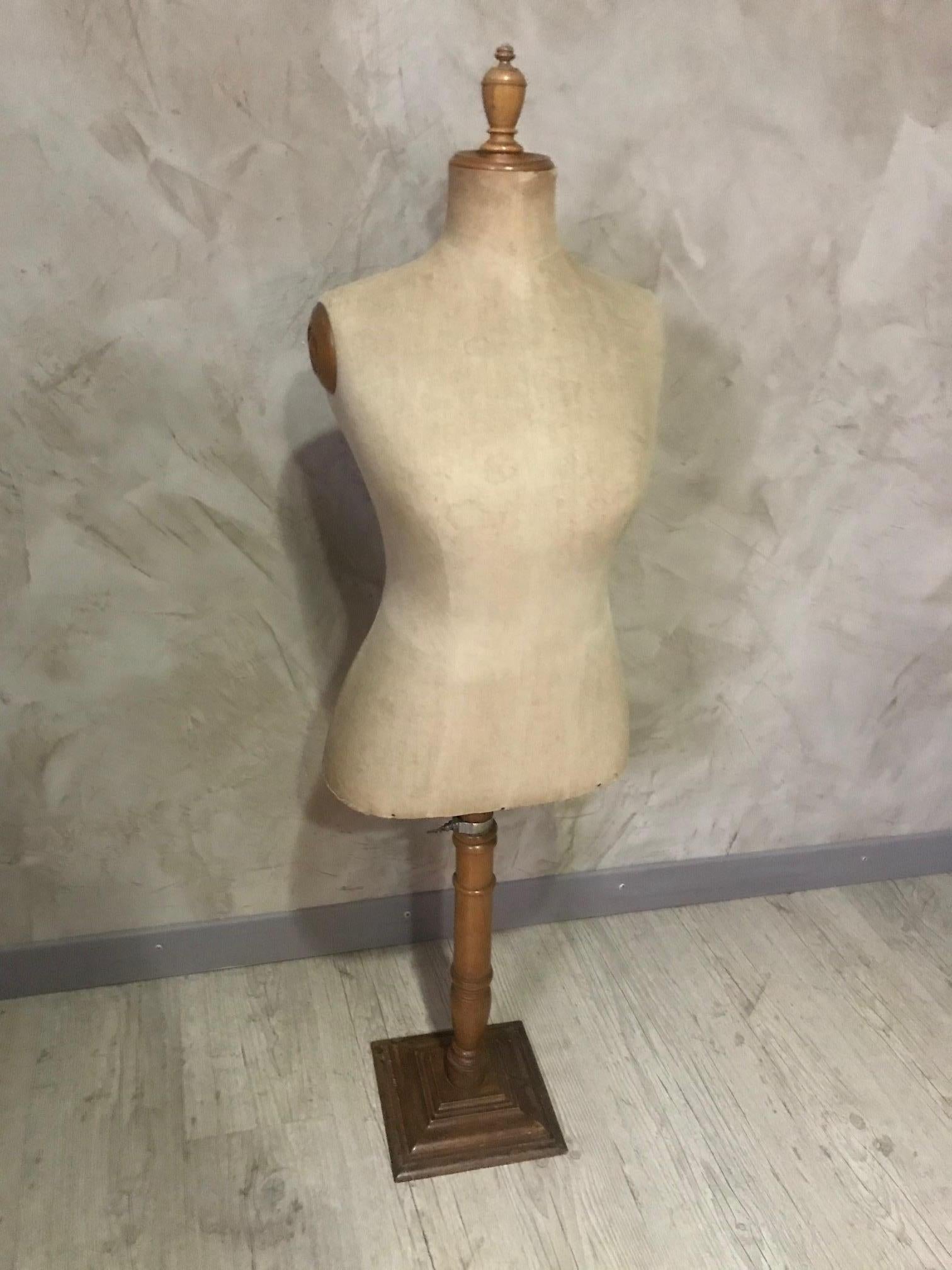 Beautiful 20th century Parisian stockman haute couture mannequin from the 1920s.
Used on store counter to show clothes. 
Adjustable height. Condition of use but the canvas is not worn. 
Good quality.