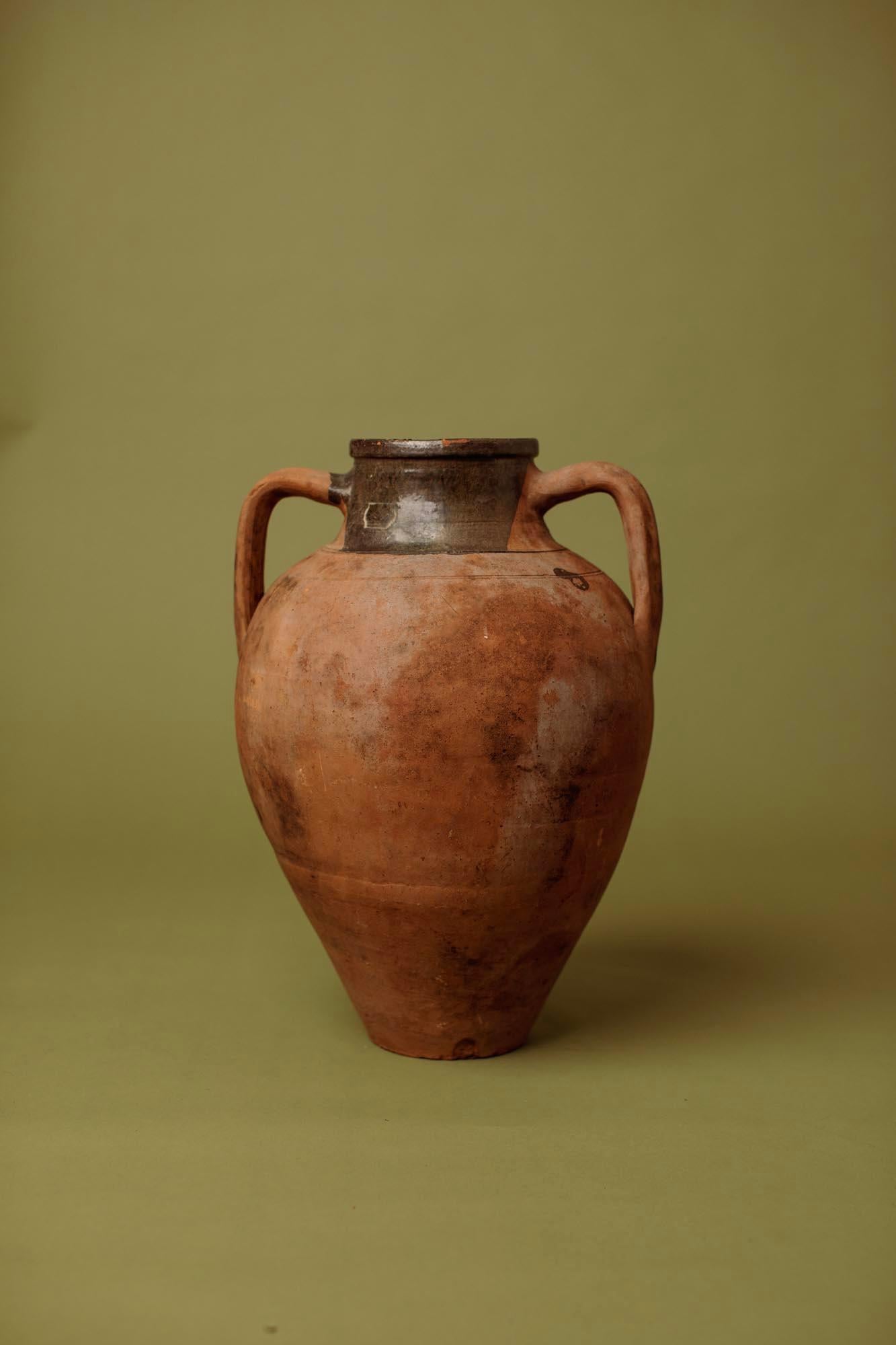 Primitif Jarre à olives artisanale en terre cuite à glaçure partielle du 20e siècle, Anato occidental en vente