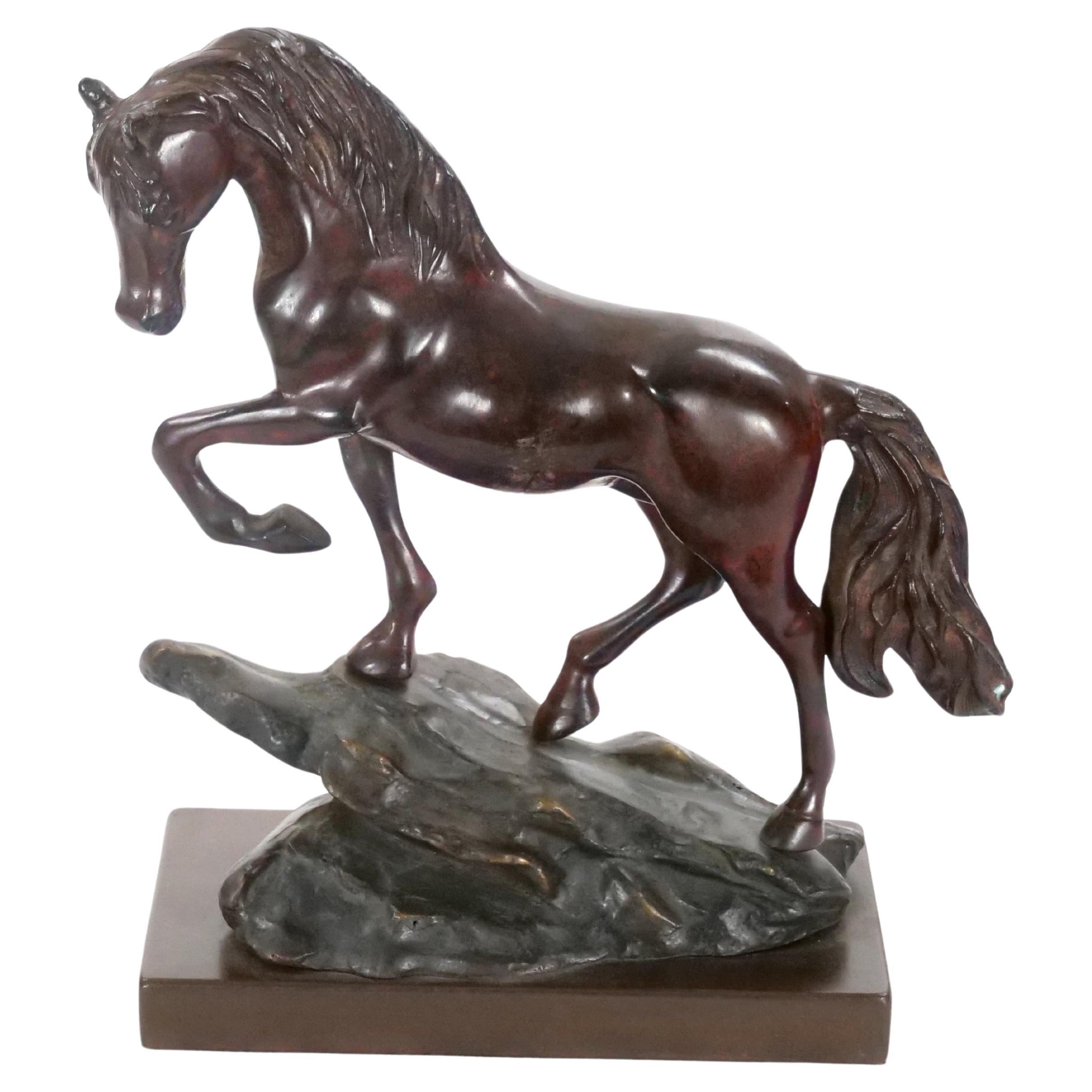 Escultura Decorativa de Caballo en Bronce Patinado del Siglo XX / Base Cuadrada