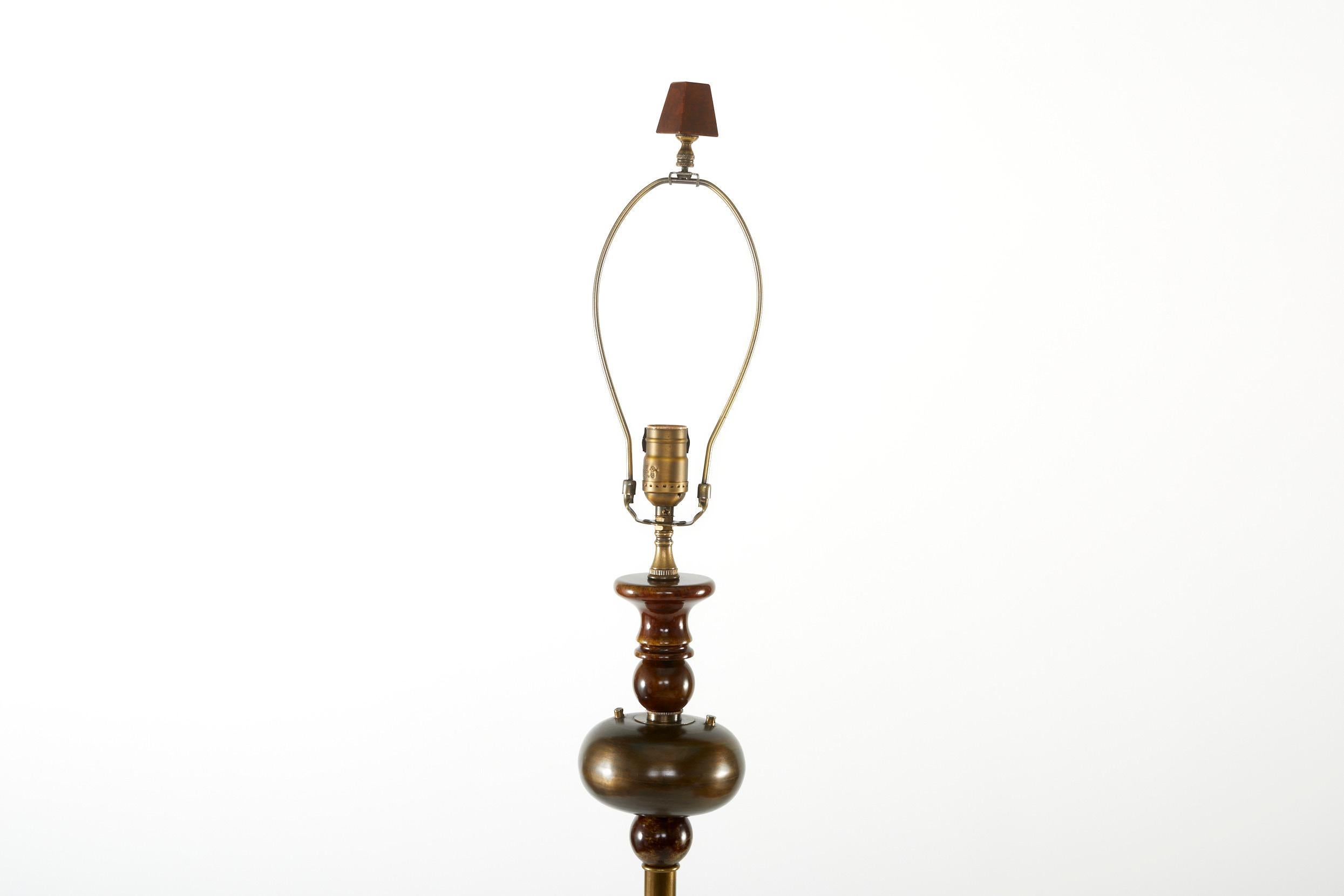 Stehlampe aus patinierter Bronze des 20. Jahrhunderts im Angebot 2