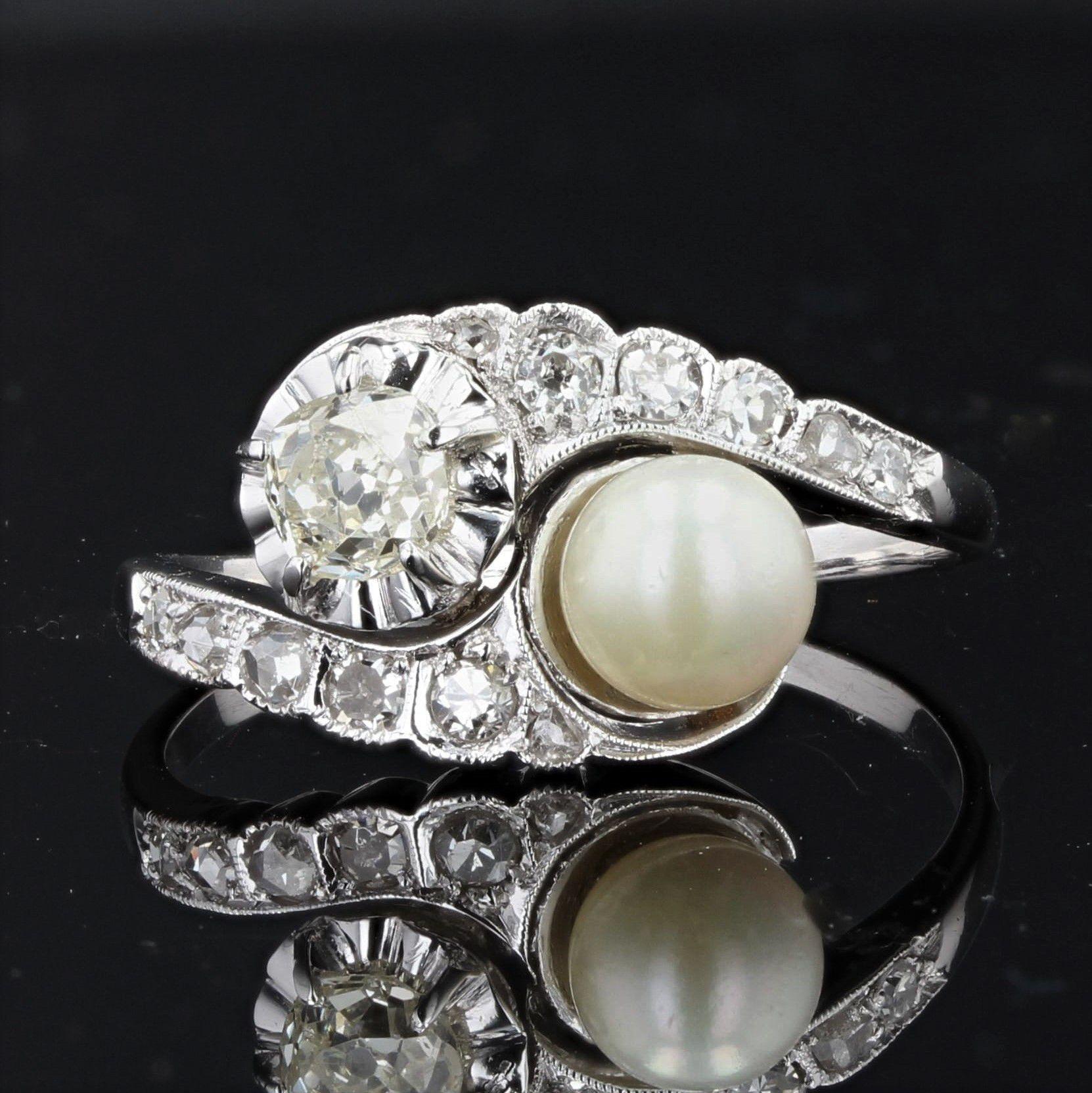 Sie und ich, Ring aus 18 Karat Weißgold mit Perlen und Diamanten, 20. Jahrhundert (Belle Époque) im Angebot