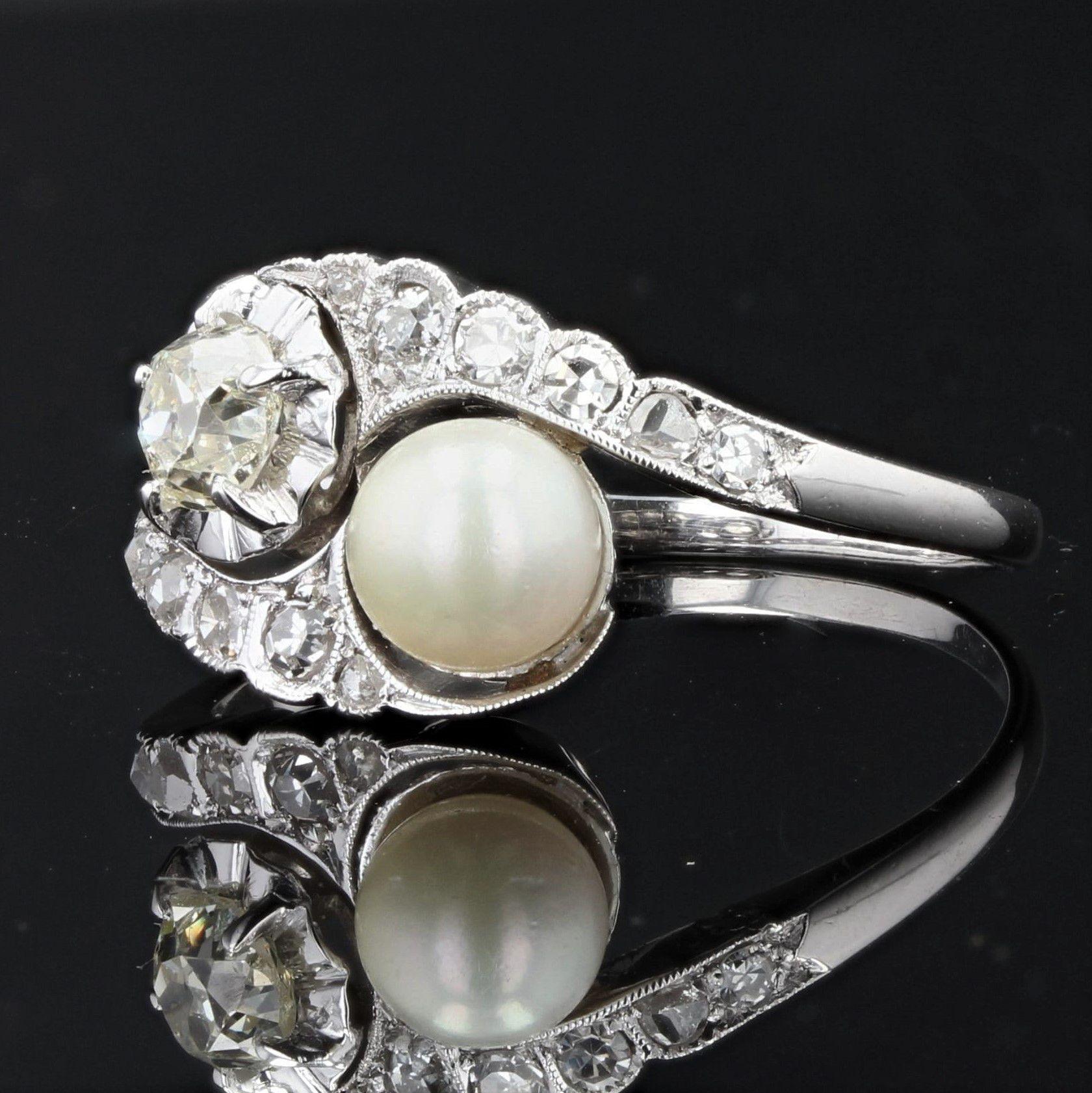 Sie und ich, Ring aus 18 Karat Weißgold mit Perlen und Diamanten, 20. Jahrhundert (Antiker Kissenschliff) im Angebot