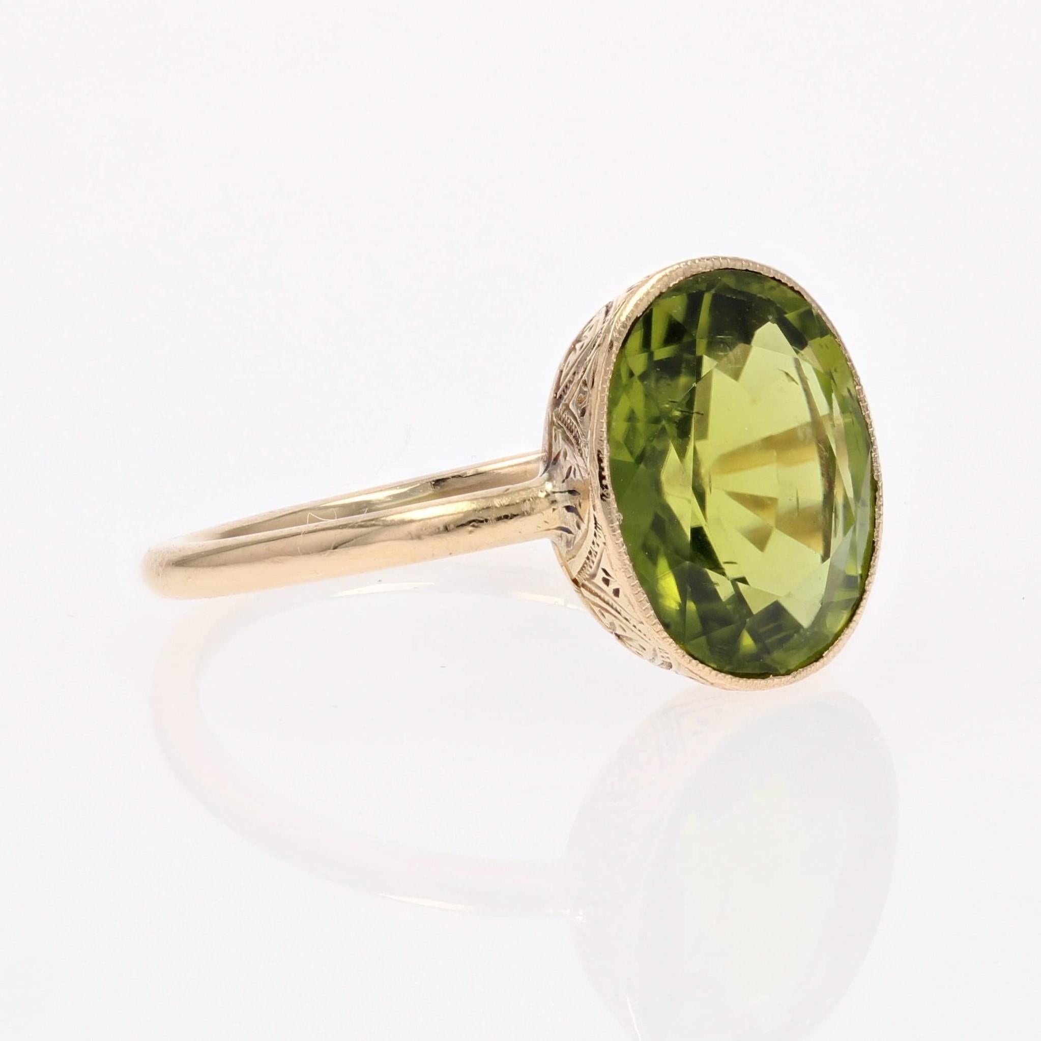 20th Century Peridot 18 Karat Yellow Gold Solitaire Ring For Sale 5