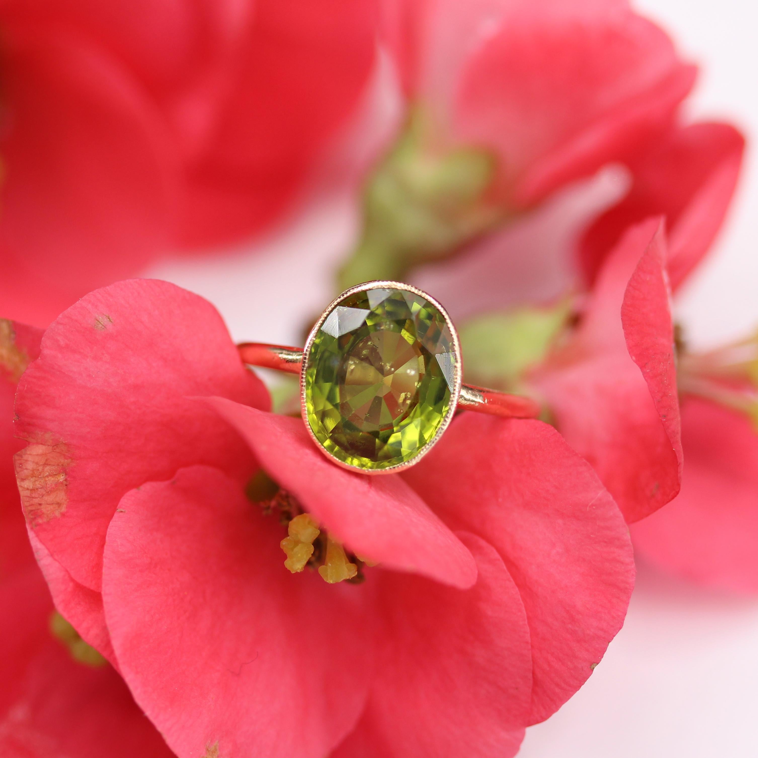 20th Century Peridot 18 Karat Yellow Gold Solitaire Ring For Sale 6