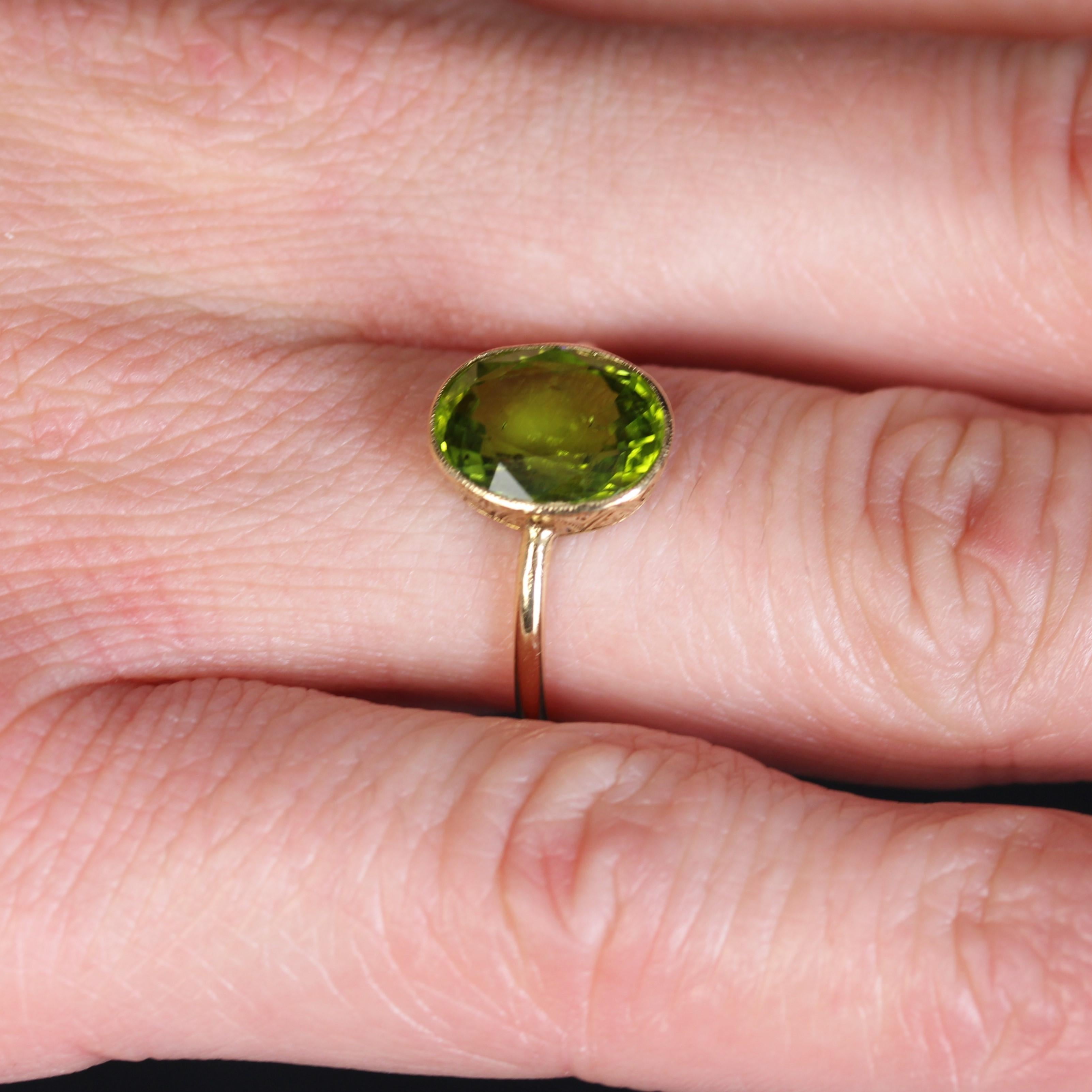 20th Century Peridot 18 Karat Yellow Gold Solitaire Ring For Sale 8