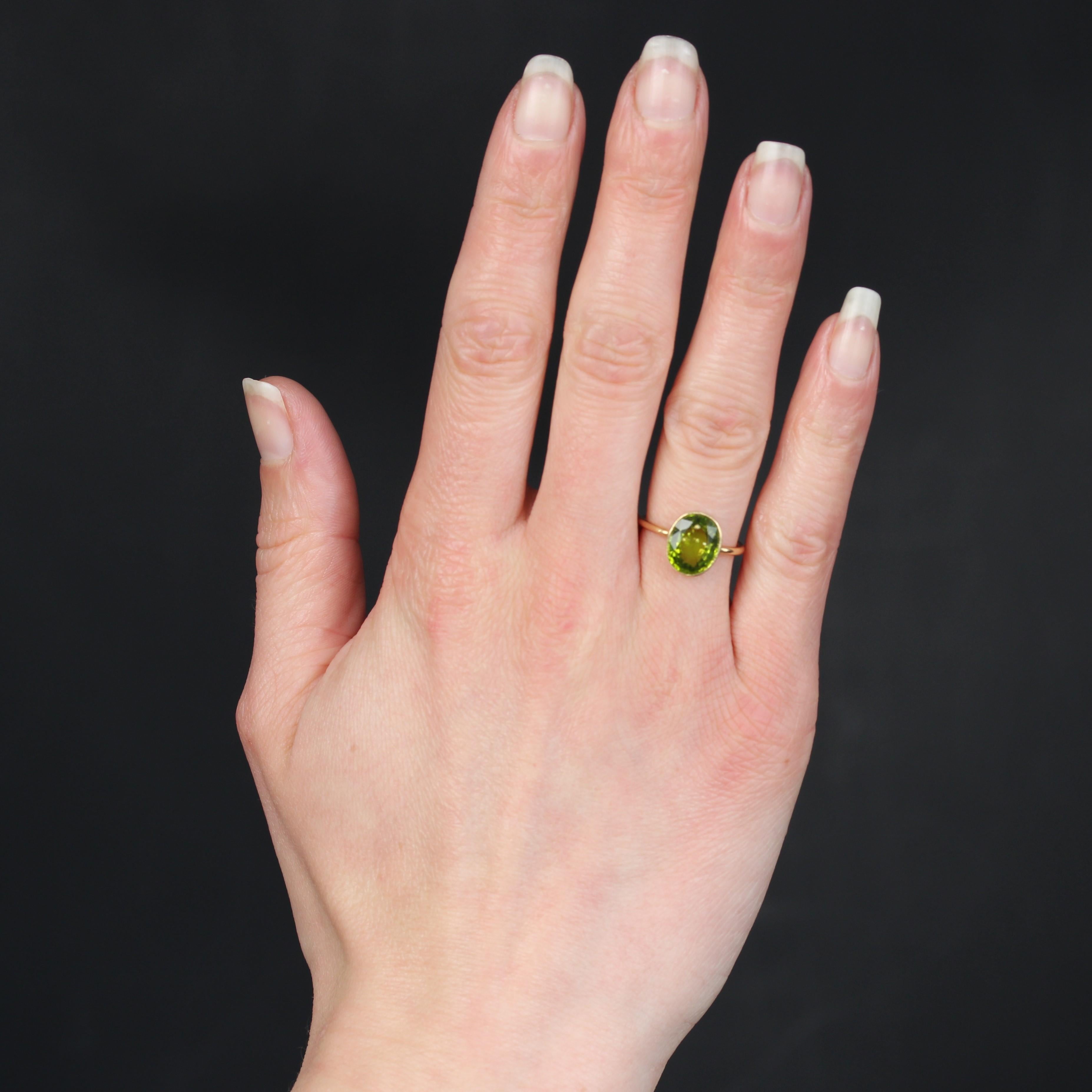 Ring in 18 karat yellow gold.
The setting of this antique solitaire ring is oval and holds a millegrain close-set peridot of the same shape. The entire ring is delicately chased. The ring is a round wire.
Total weight of peridot : 3.50 carats
