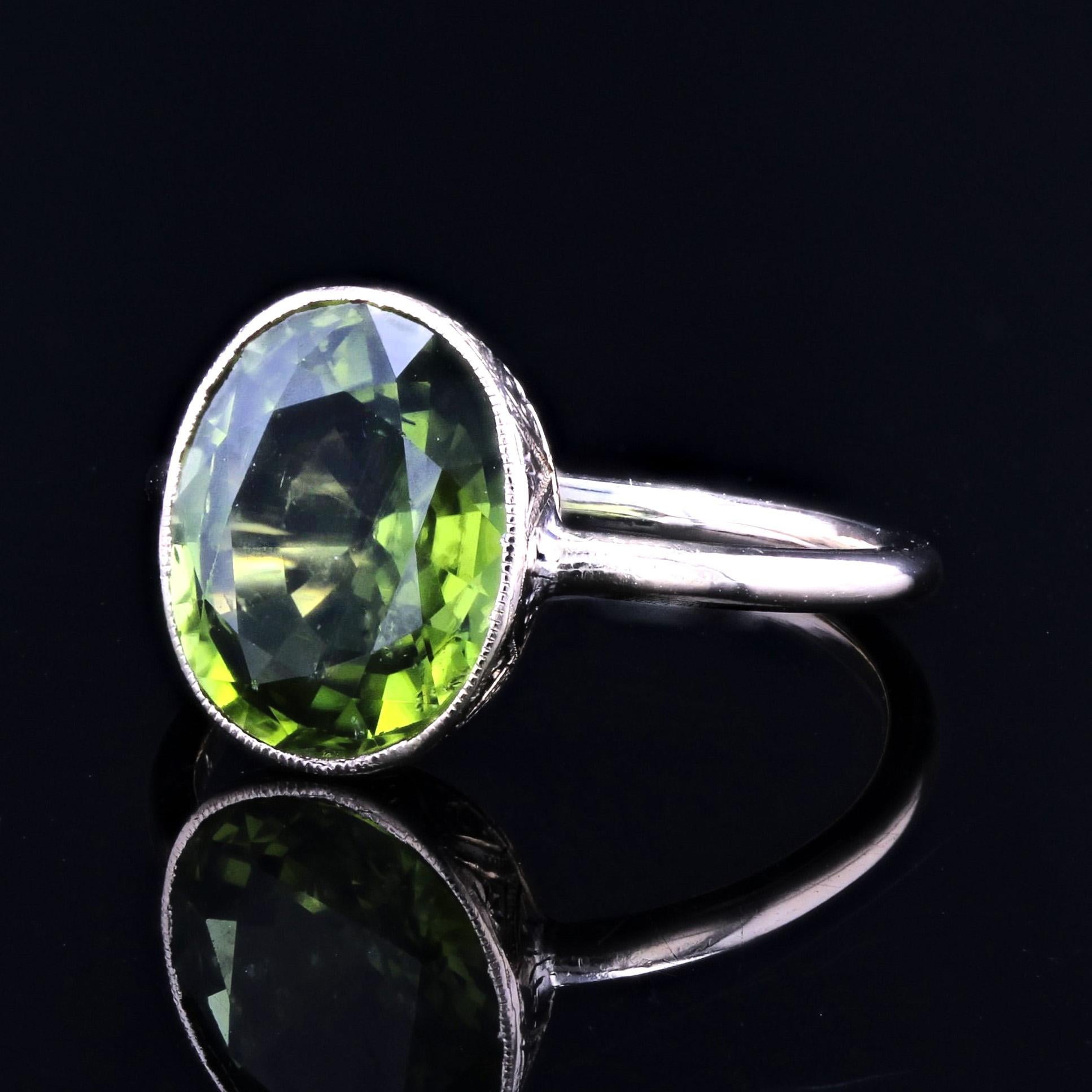 20th Century Peridot 18 Karat Yellow Gold Solitaire Ring For Sale 1