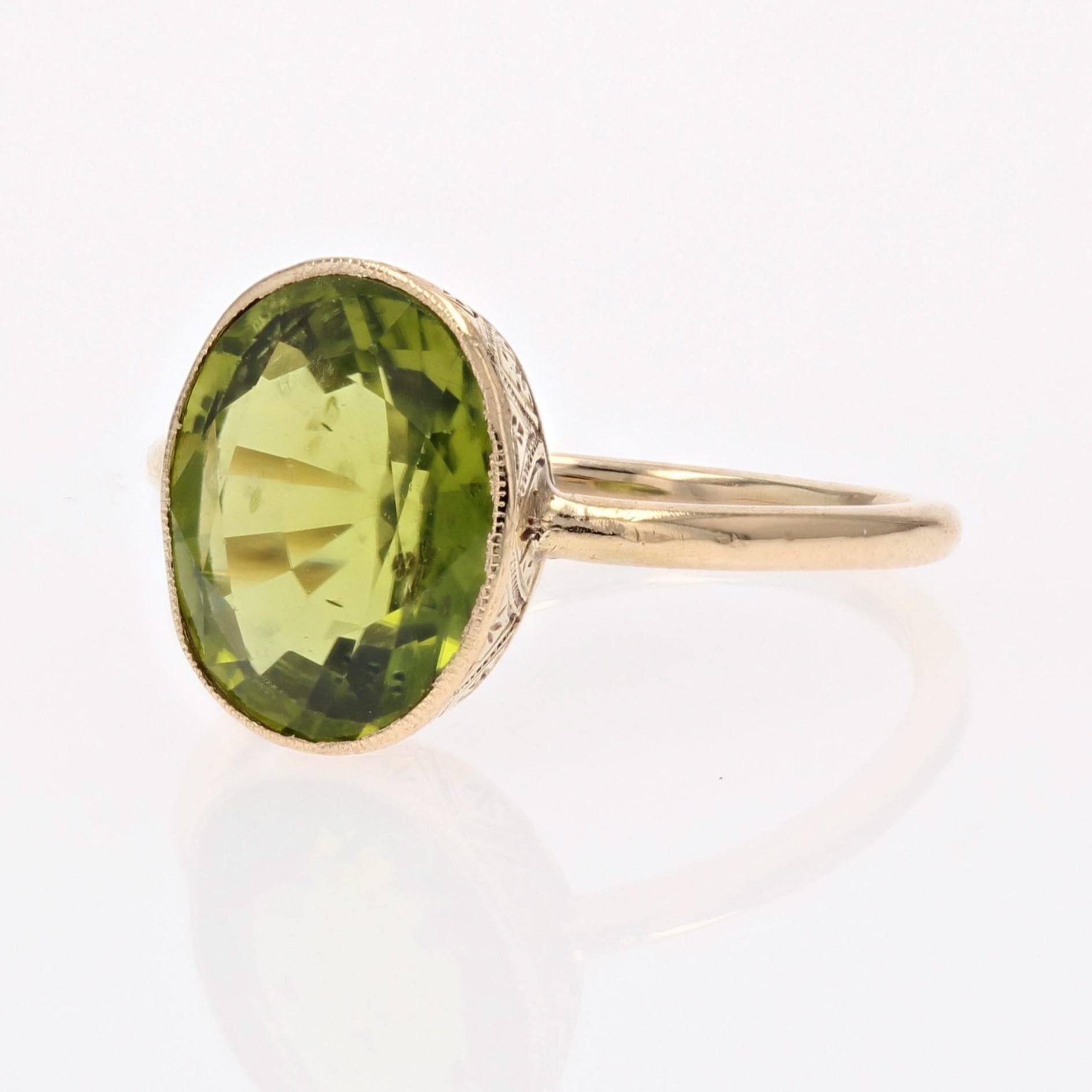 20th Century Peridot 18 Karat Yellow Gold Solitaire Ring For Sale 2
