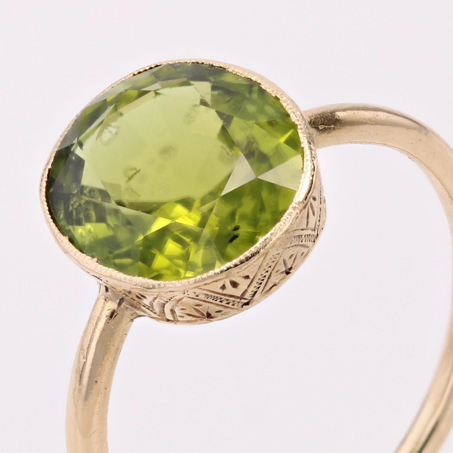 20th Century Peridot 18 Karat Yellow Gold Solitaire Ring For Sale 3