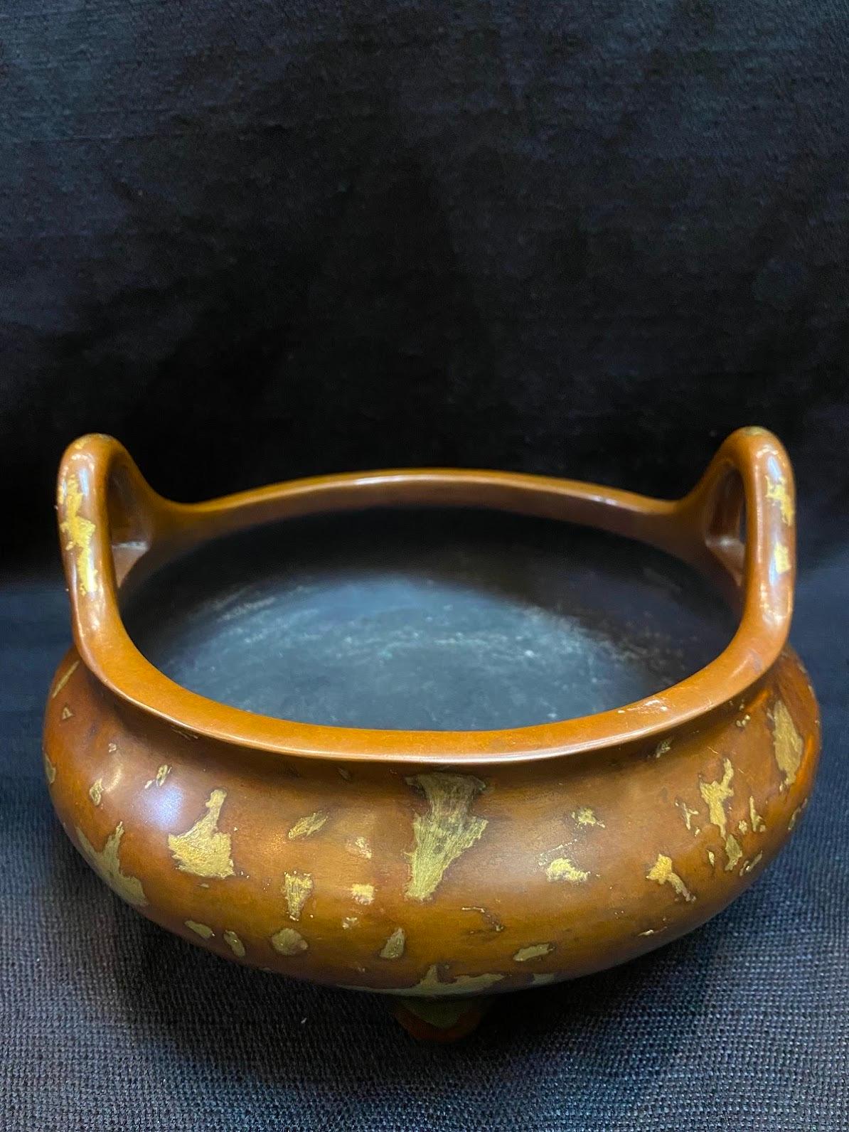 20th century antique gilt-splash bronze censer 20??????(??)
Condition: Shows normal sign of wear and use, No damage or crack. 
Material: gilt-splash bronze
Approximate size:H: 4 inch,W:7.5 inch. Diameter :7.5 inch. Please refer the size and