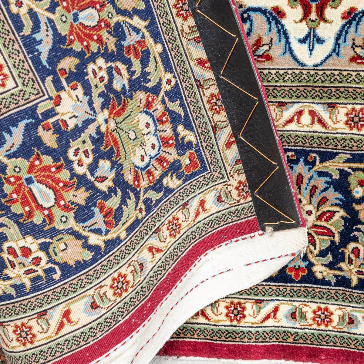 Tapis persan du XXe siècle, fait à la main, c.I.C. c.1990 en vente 4
