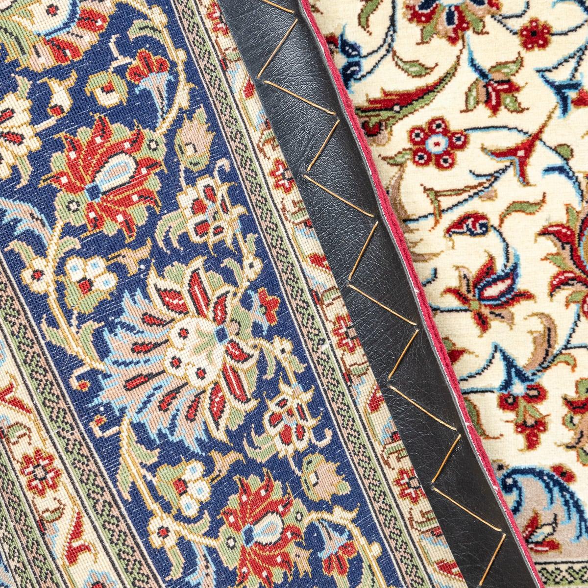 Tapis persan du XXe siècle, fait à la main, c.I.C. c.1990 en vente 5