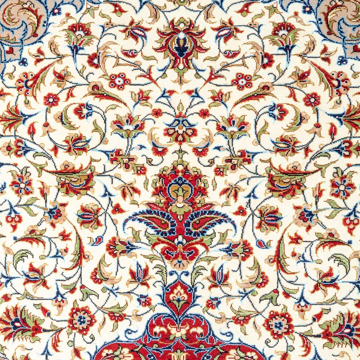 Tapis persan Gom du 20e siècle. Également connus sous le nom de tapis Qom ou Qum, ils sont réputés pour leur finesse d'exécution, souvent fabriqués à partir de matériaux luxueux tels que la soie de haute qualité ou la laine de Kork (laine d'agneau),