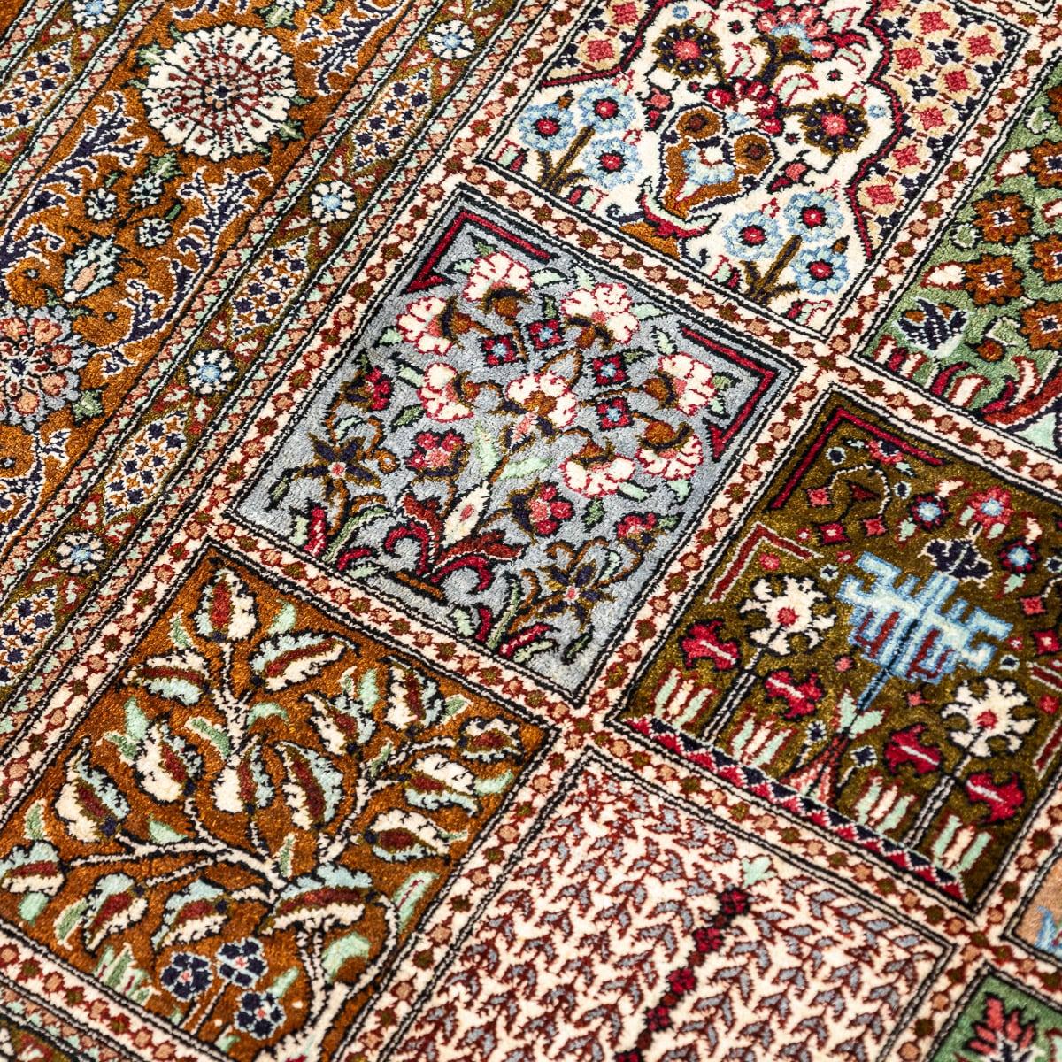 Autre Tapis persan du XXe siècle, fait à la main, c.I.C. c.1990 en vente
