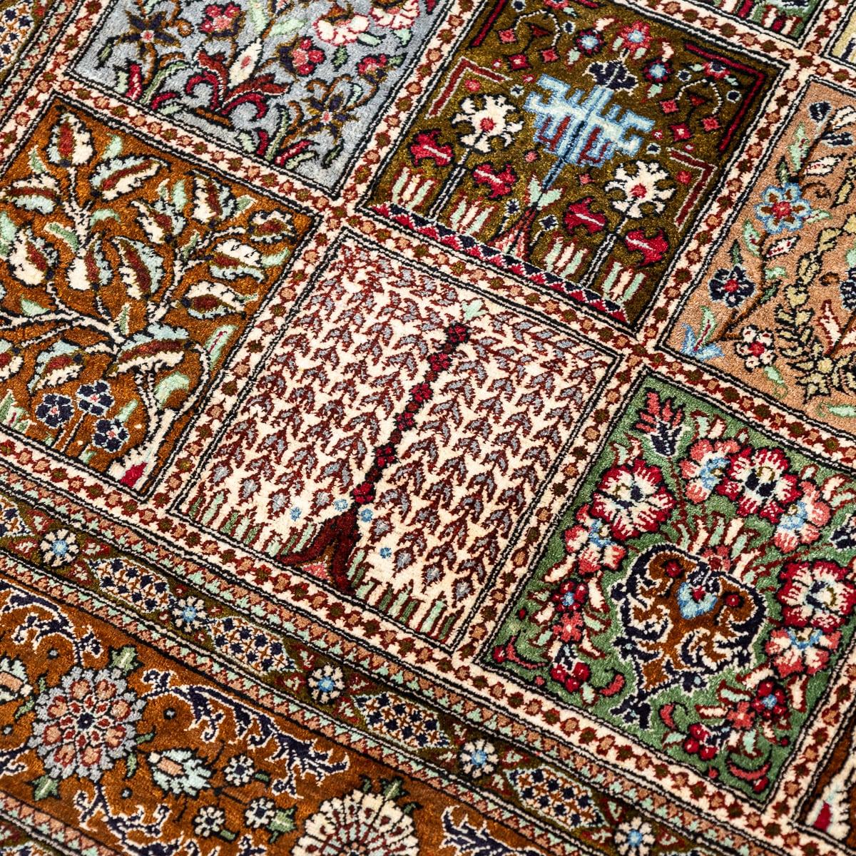 Asiatique Tapis persan du XXe siècle, fait à la main, c.I.C. c.1990 en vente