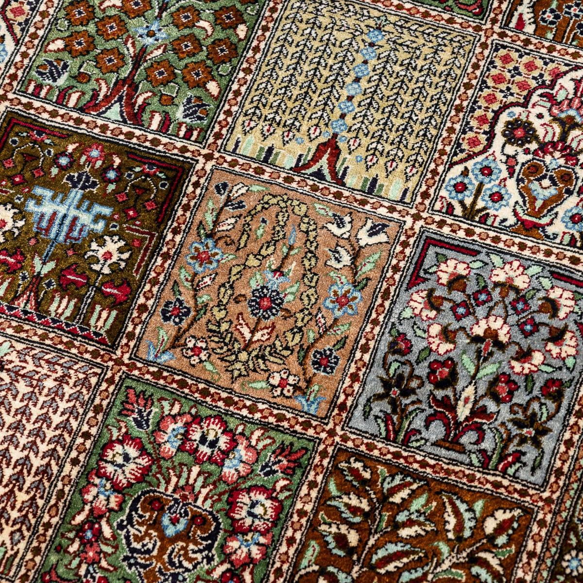 Tapis persan du XXe siècle, fait à la main, c.I.C. c.1990 Bon état - En vente à Royal Tunbridge Wells, Kent