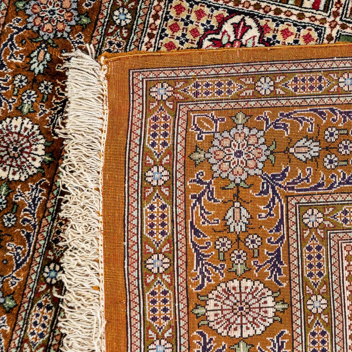 Tapis persan du XXe siècle, fait à la main, c.I.C. c.1990 en vente 1