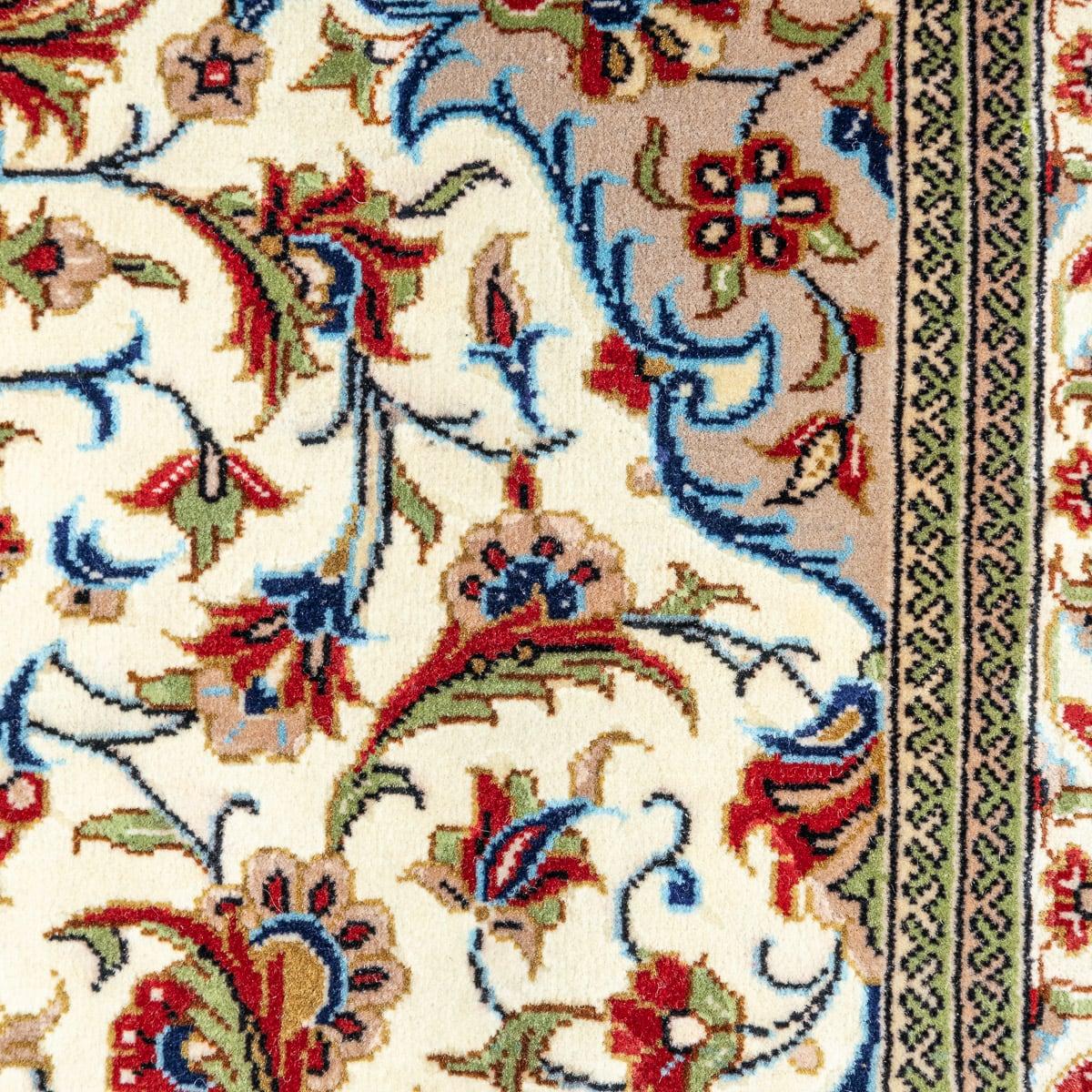 Tapis persan du XXe siècle, fait à la main, c.I.C. c.1990 en vente 2