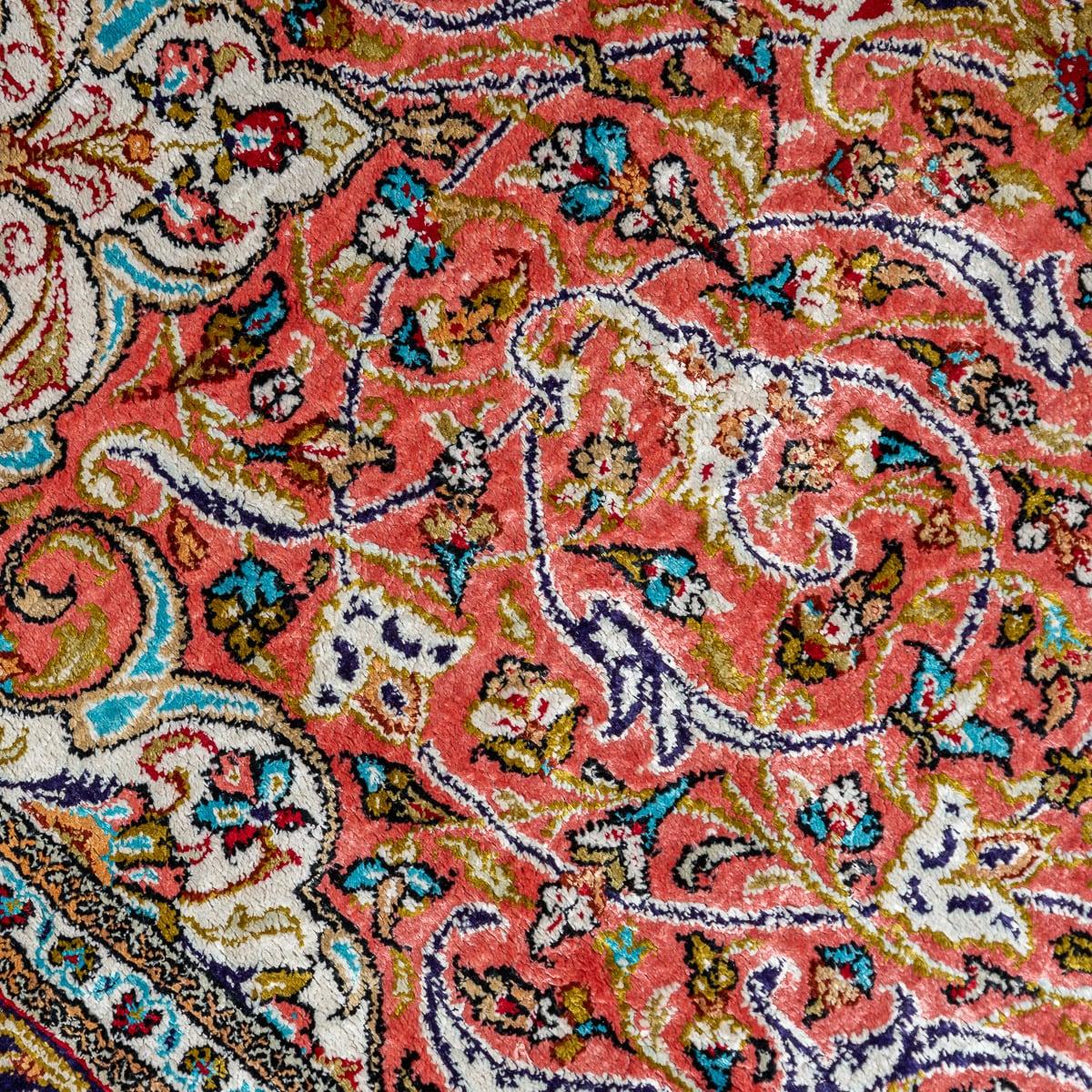 Asiatico Tappeto Gom persiano del XX secolo, fatto a mano, in seta fine, c.1990 in vendita