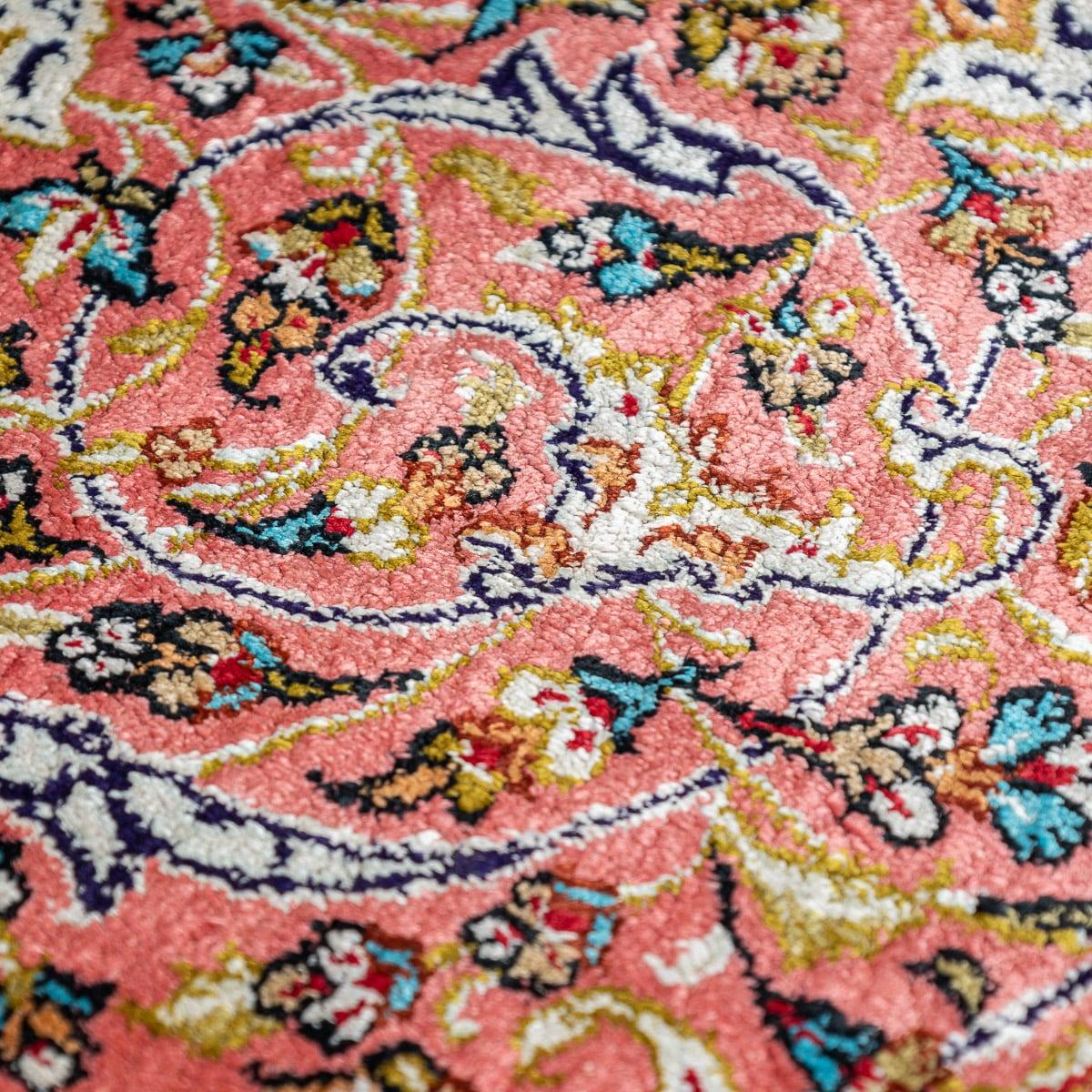 Tappeto Gom persiano del XX secolo, fatto a mano, in seta fine, c.1990 in vendita 1