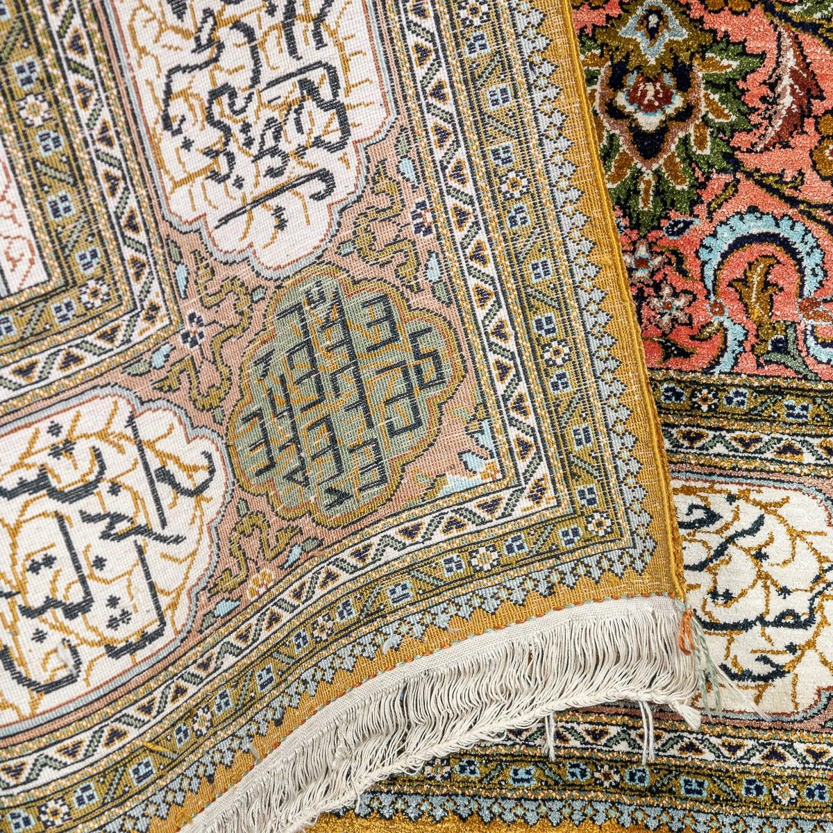 Tapis persan du 20ème siècle, fait à la main, en soie fine, avec représentations de poèmes, vers 1990 en vente 4