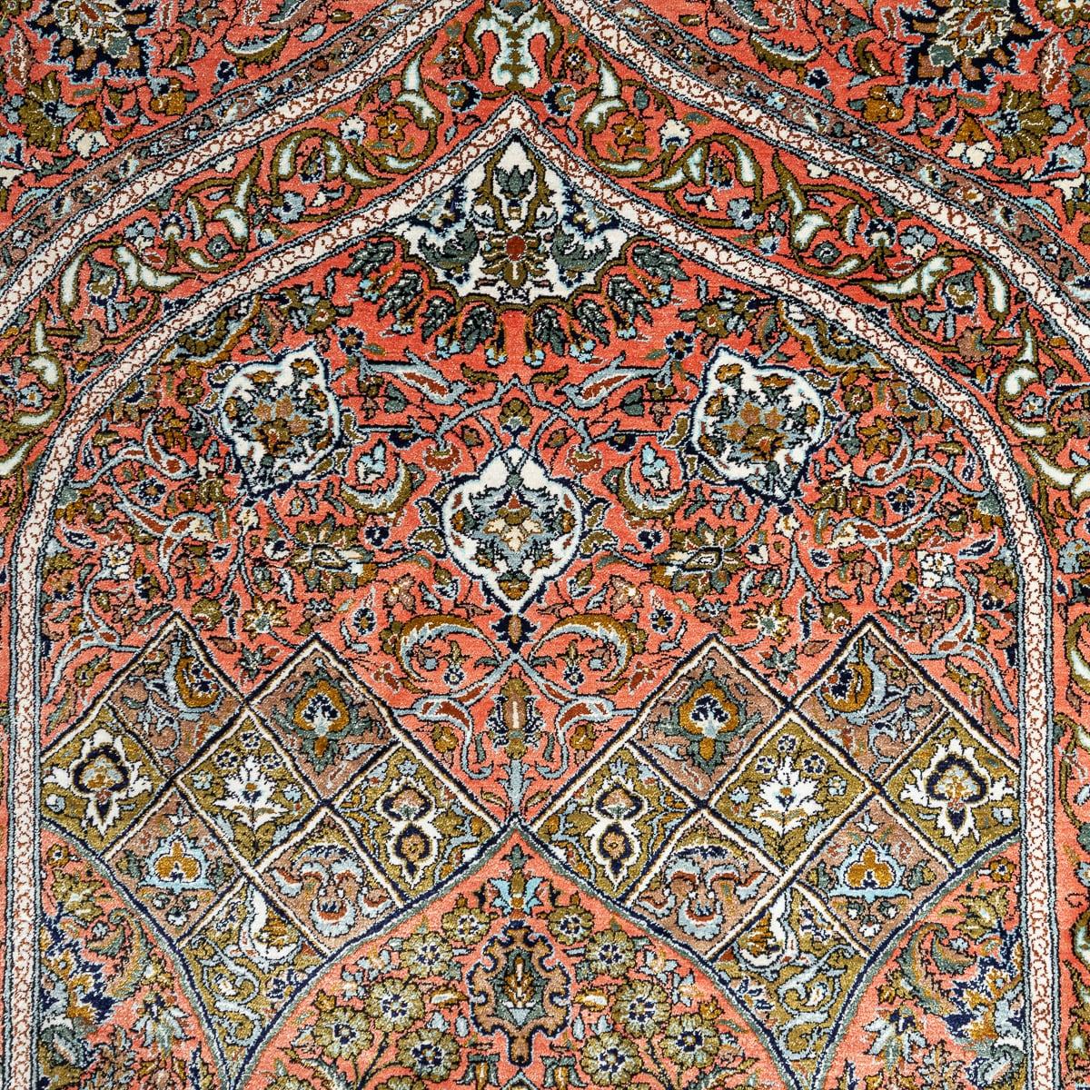 Asiatique Tapis persan du 20ème siècle, fait à la main, en soie fine, avec représentations de poèmes, vers 1990 en vente