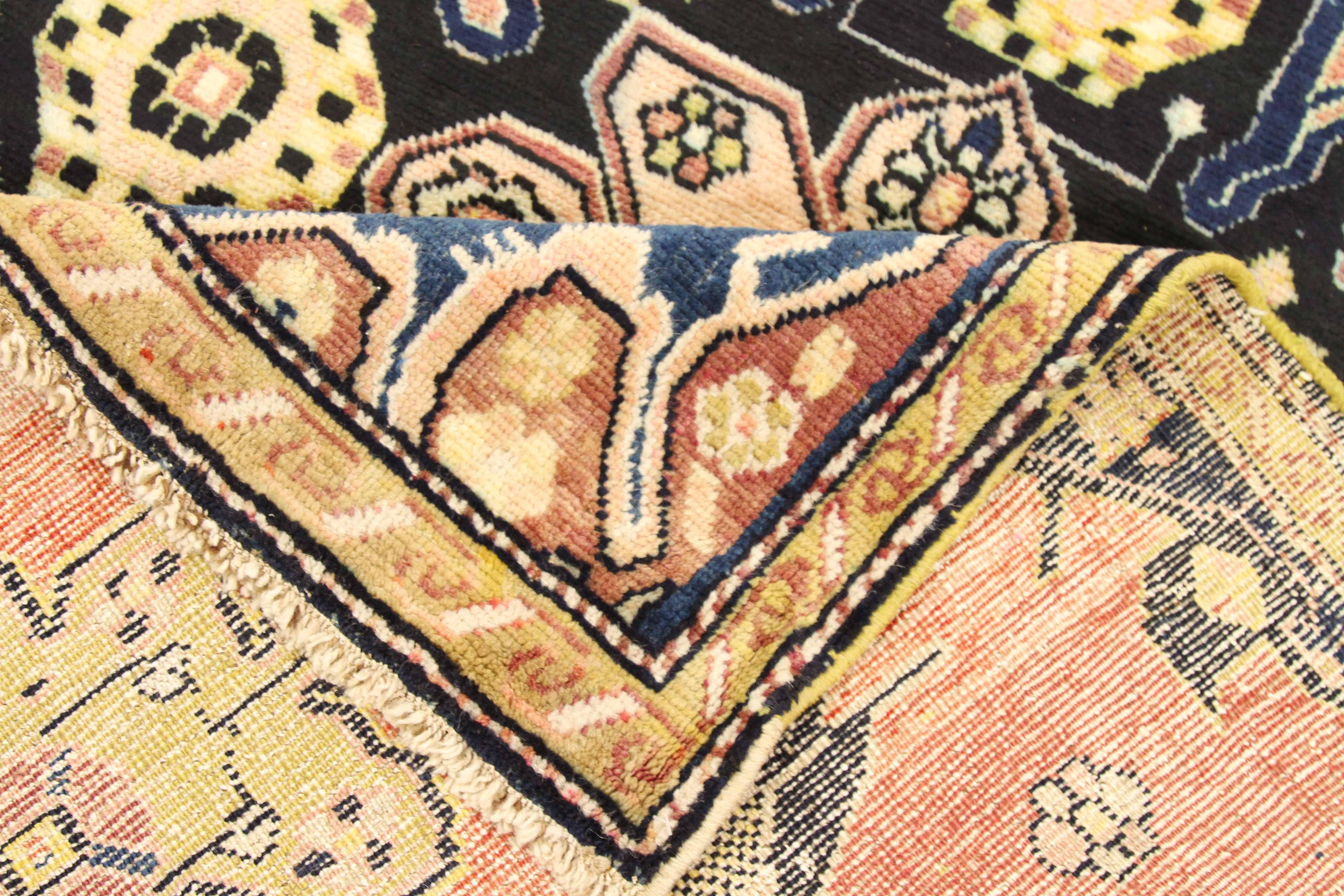 persischer Karabagh-Teppich des 20. Jahrhunderts mit bunten floralen & Vogelmustern (Sonstiges) im Angebot