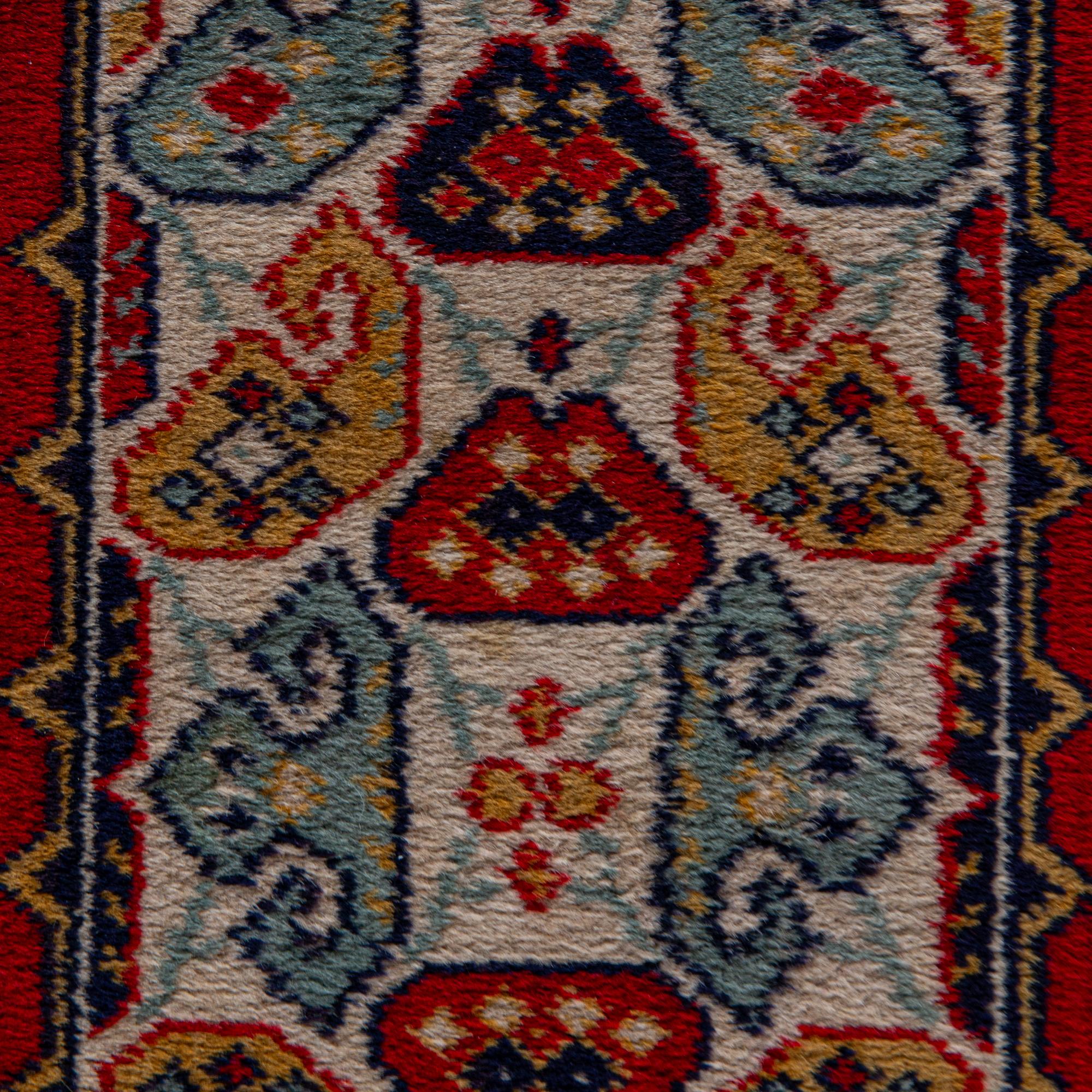 Persischer Orientteppich des 20. Jahrhunderts im Angebot 6