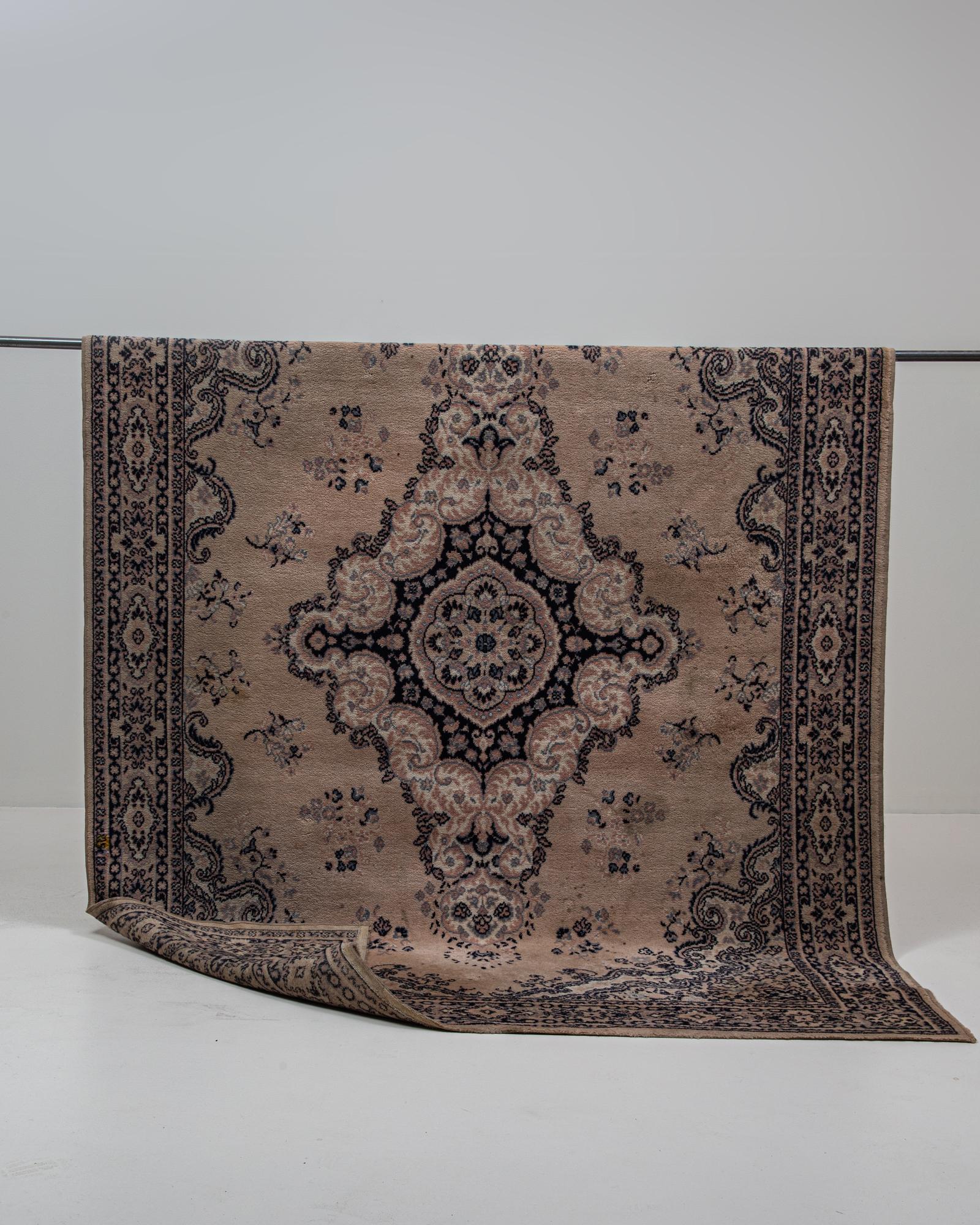 Persischer Orientteppich des 20. Jahrhunderts im Angebot 10