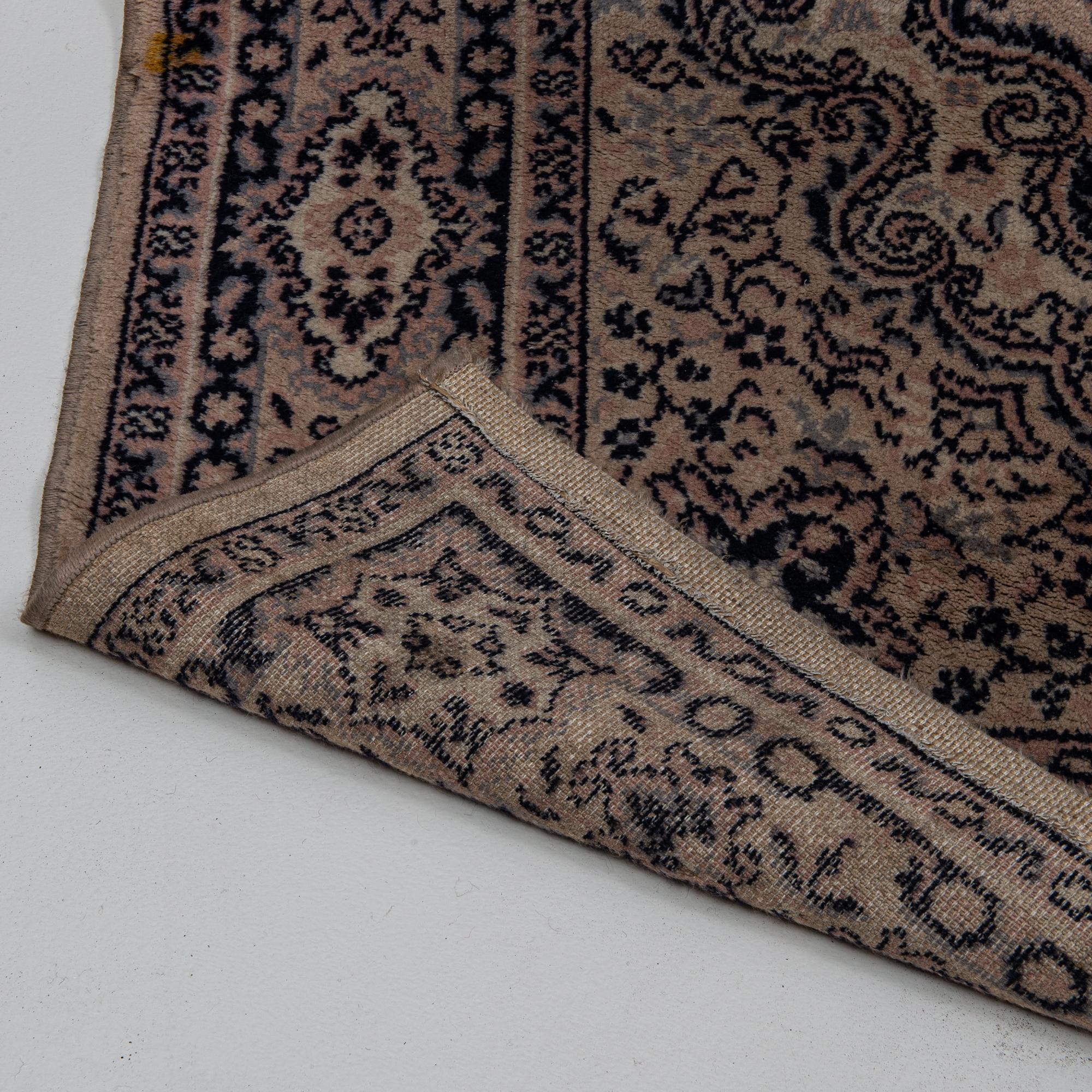 Persischer Orientteppich des 20. Jahrhunderts im Angebot 13