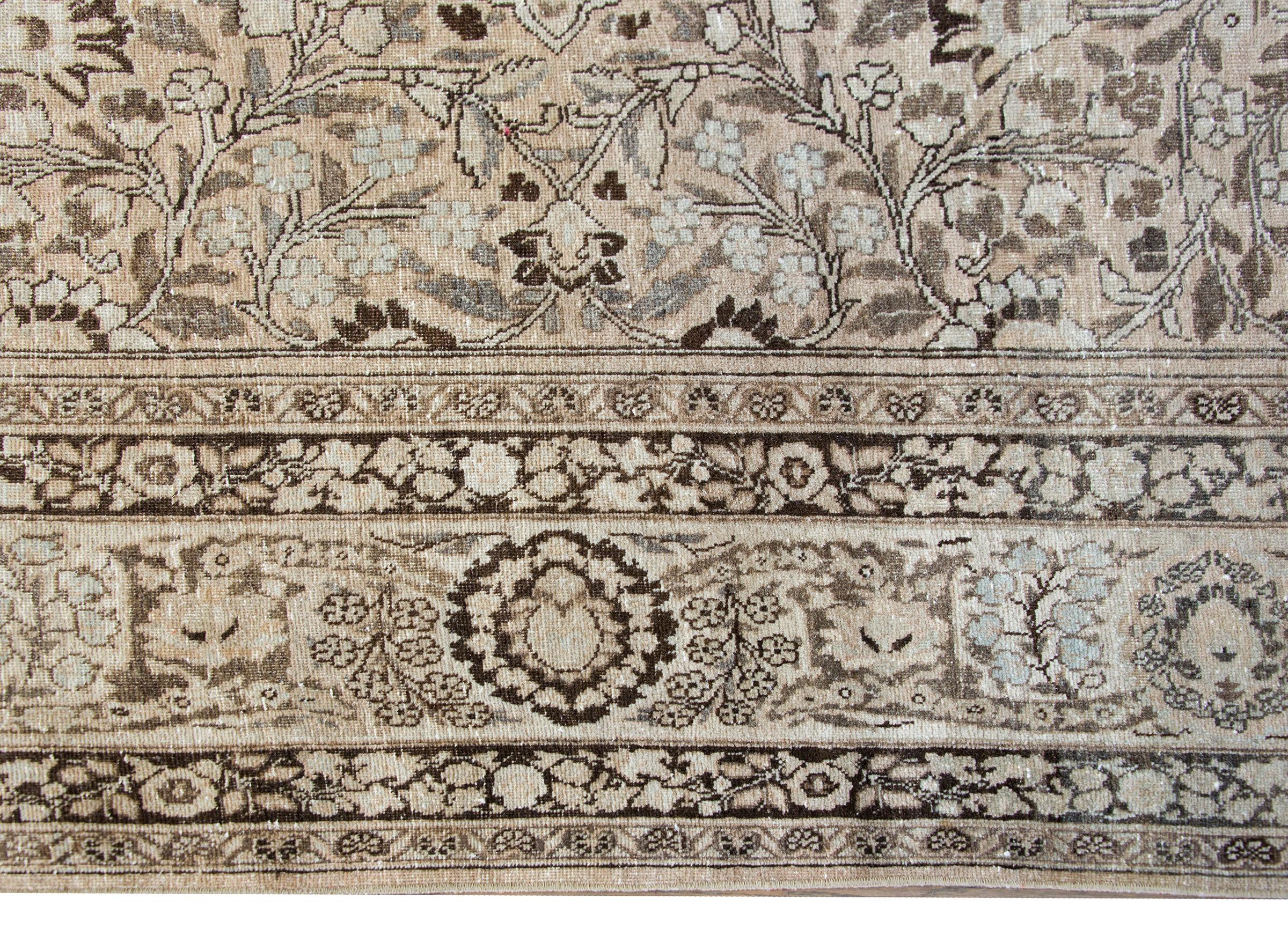 20th Century Persian Tabriz Rug In Good Condition For Sale In Chicago, IL