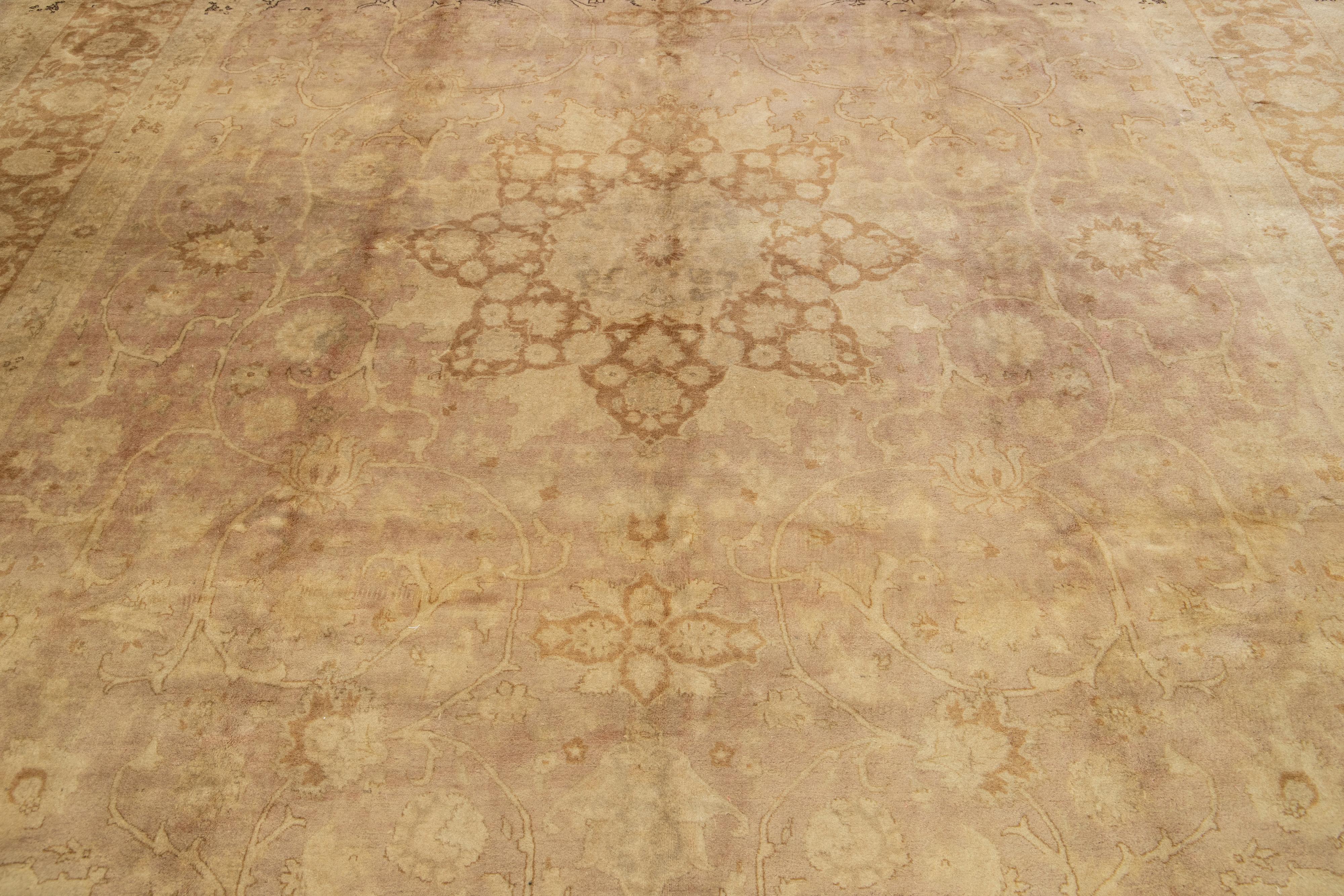 20. Jahrhundert  Persischer Täbris-Wollteppich in Hellbraun in Tan-Farbe mit Allover-Design im Angebot 3
