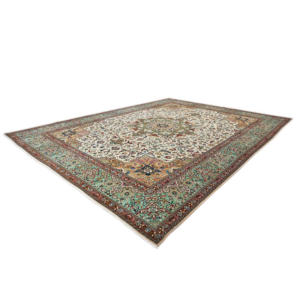 Perse Tapis persan Tabriz du 20ème siècle 9x13 ivoire, vert clair et rouge fait à la main en vente