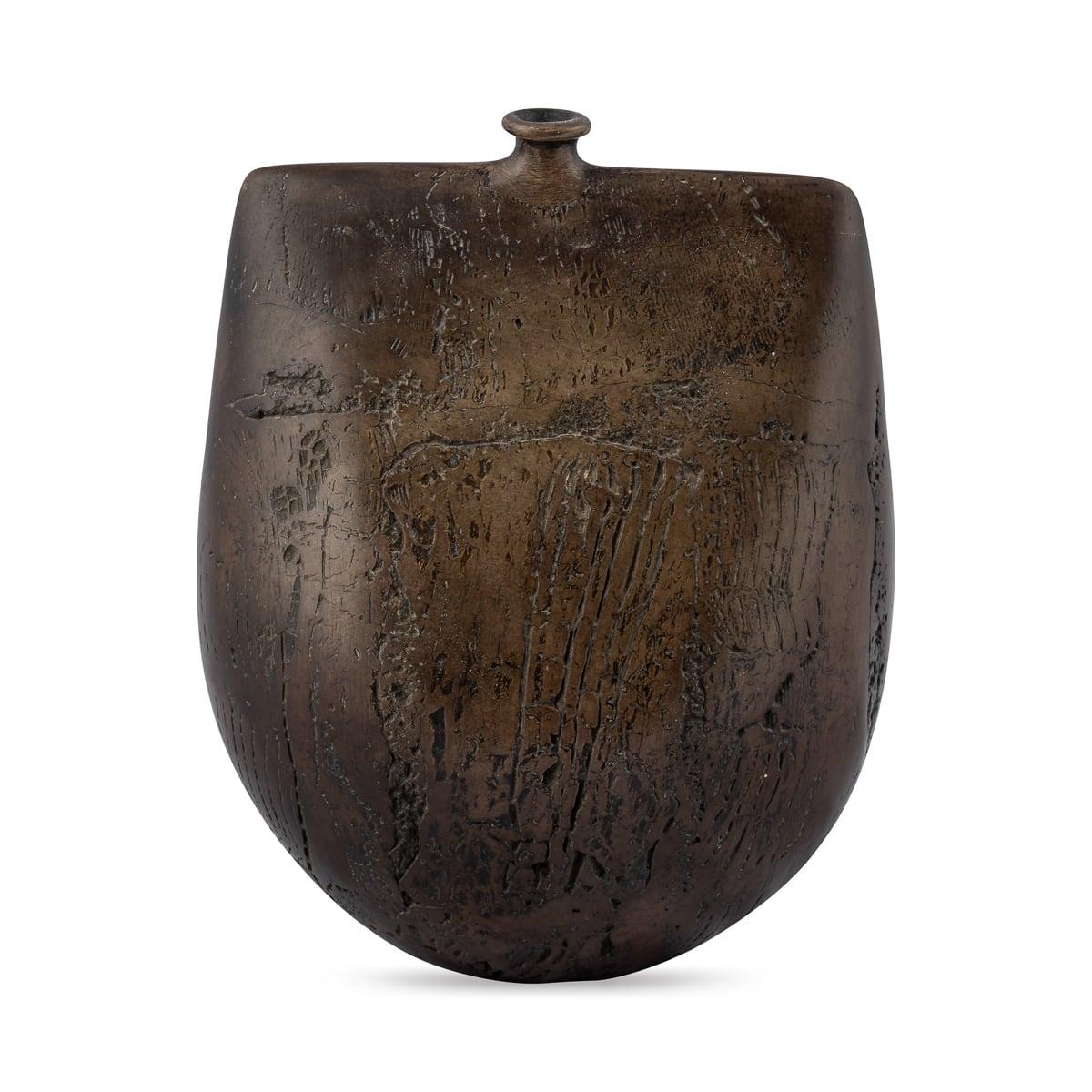 Botella de cerámica Studio Pottery del siglo XX, obra de Peter Hayes. Fabricado en Bath, Inglaterra. Peter Hayes es un ceramista británico famoso por su enfoque único de la cerámica, que combina técnicas antiguas con una sensibilidad moderna. Su