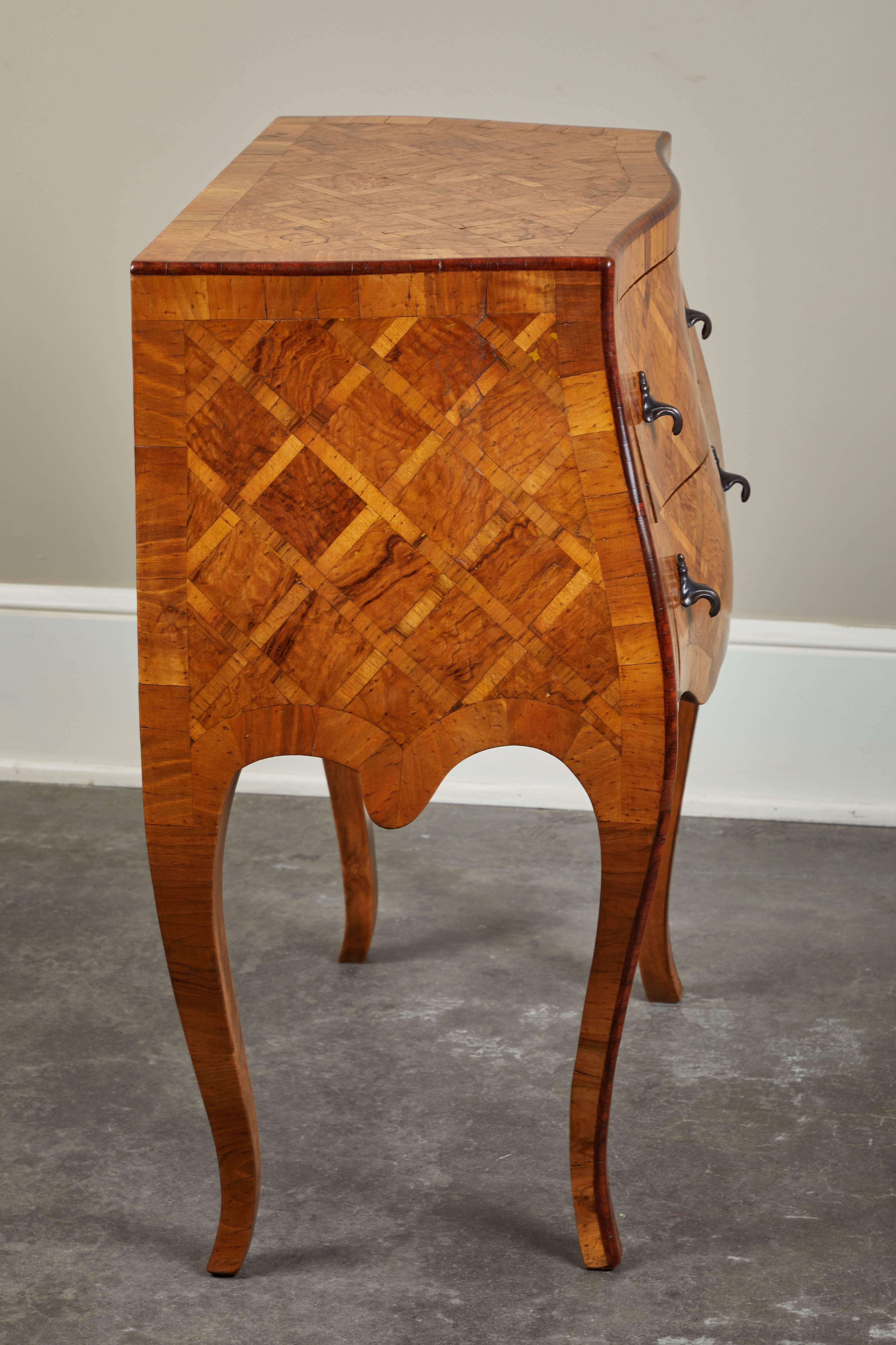 20th Century Petite Italian Marquetry Chest of Drawers For Sale 5