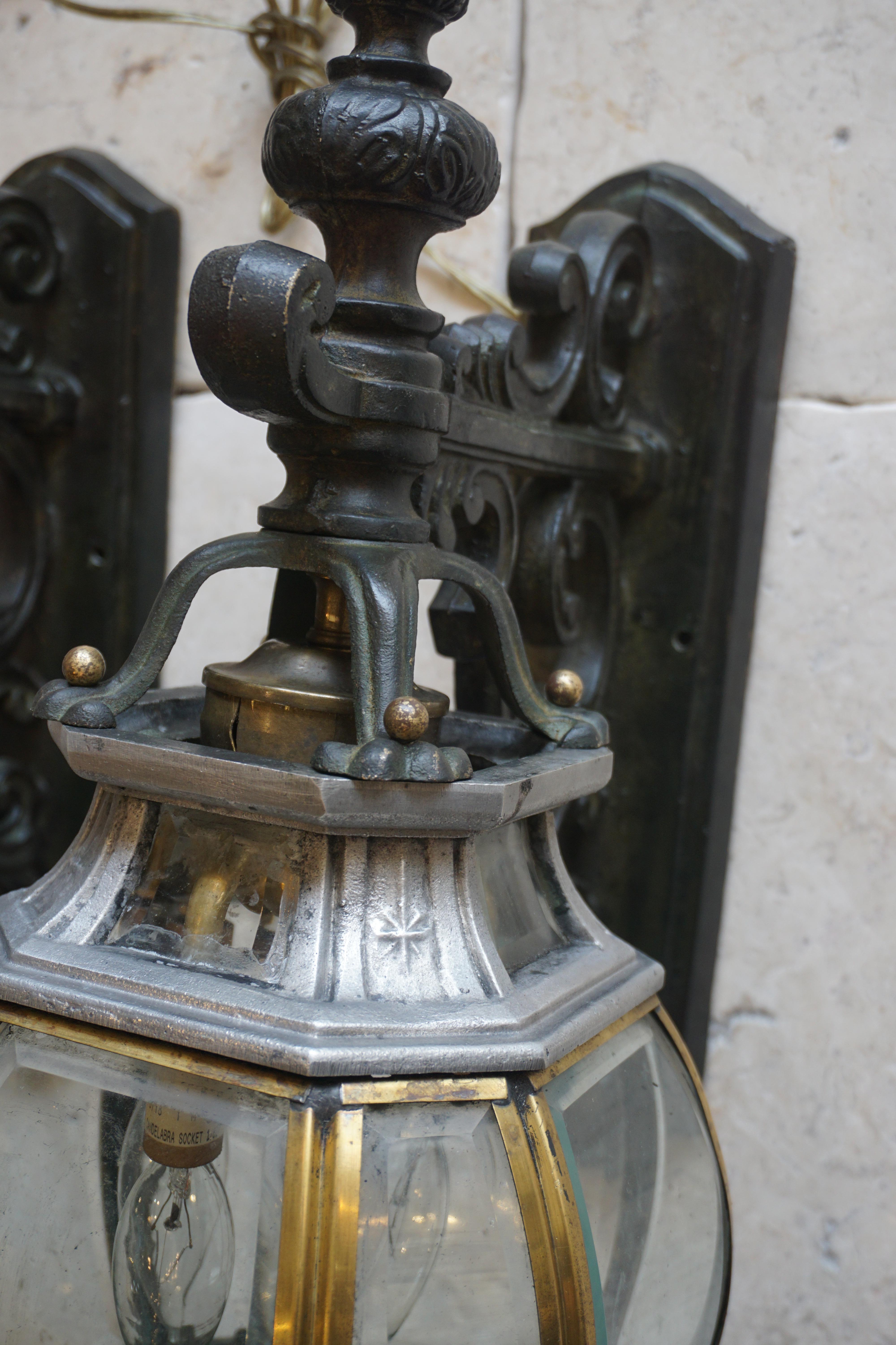 This pair of wall lights are made of pewter with gold-hued detailing.

Measurements: 13